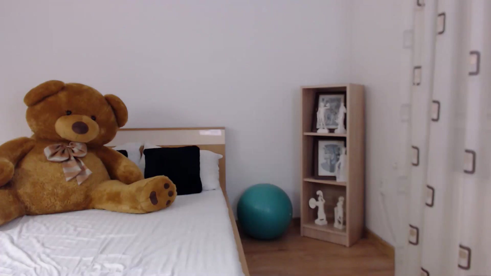 Gallery image thumbnail from LoryBell's myfreecams stream on, 06/18/2024, 01:05 image 9 of 20