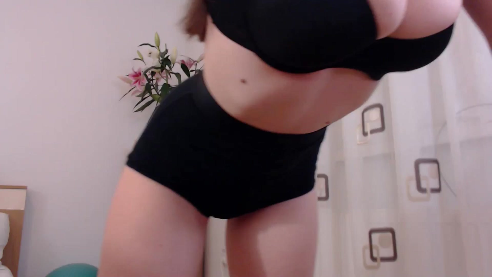 Gallery image thumbnail from LoryBell's myfreecams stream on, 06/19/2024, 24:46 image 19 of 20