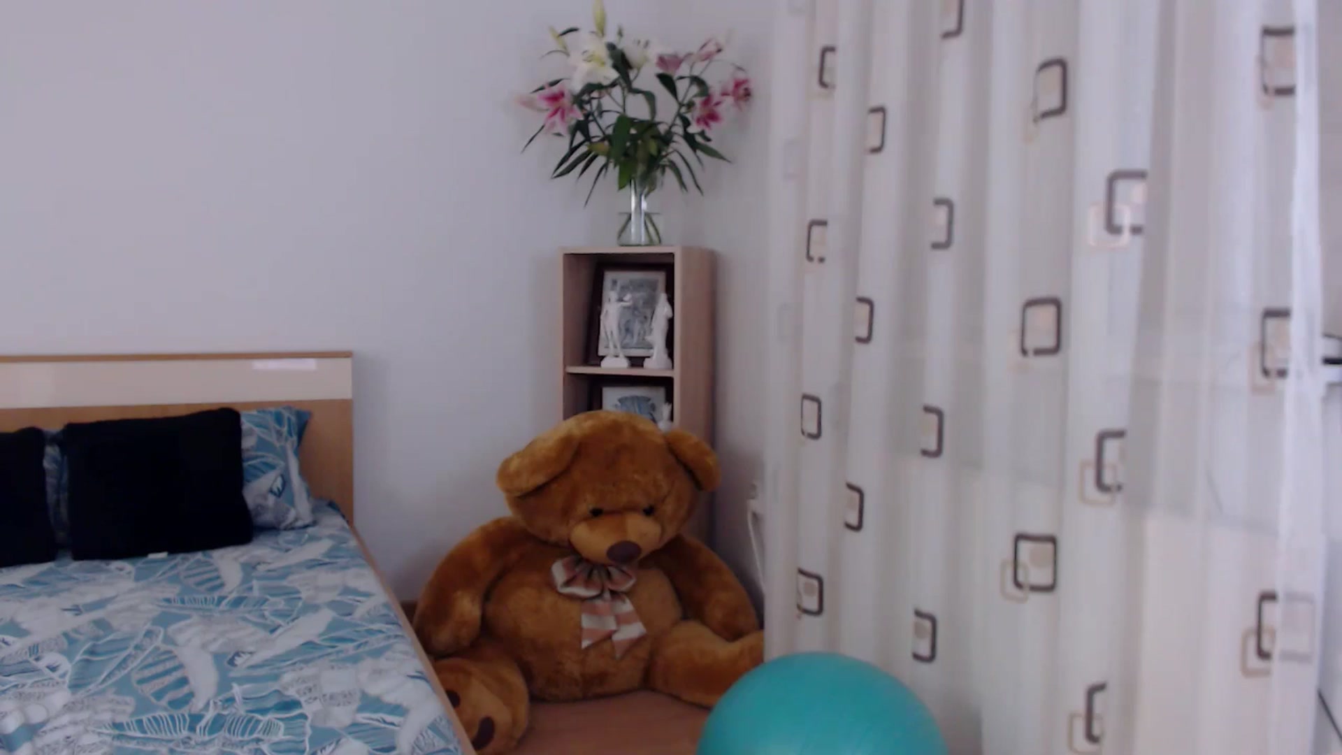 Gallery image thumbnail from LoryBell's myfreecams stream on, 06/20/2024, 24:37 image 18 of 20