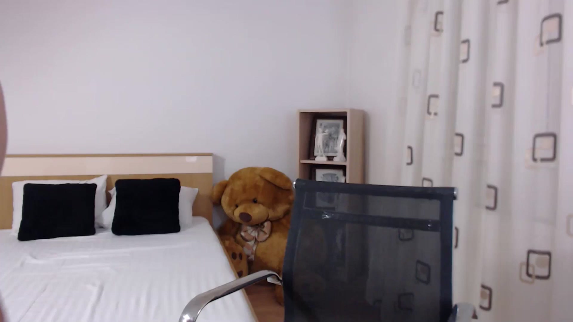 Gallery image thumbnail from LoryBell's myfreecams stream on, 07/16/2024, 24:03 image 2 of 20