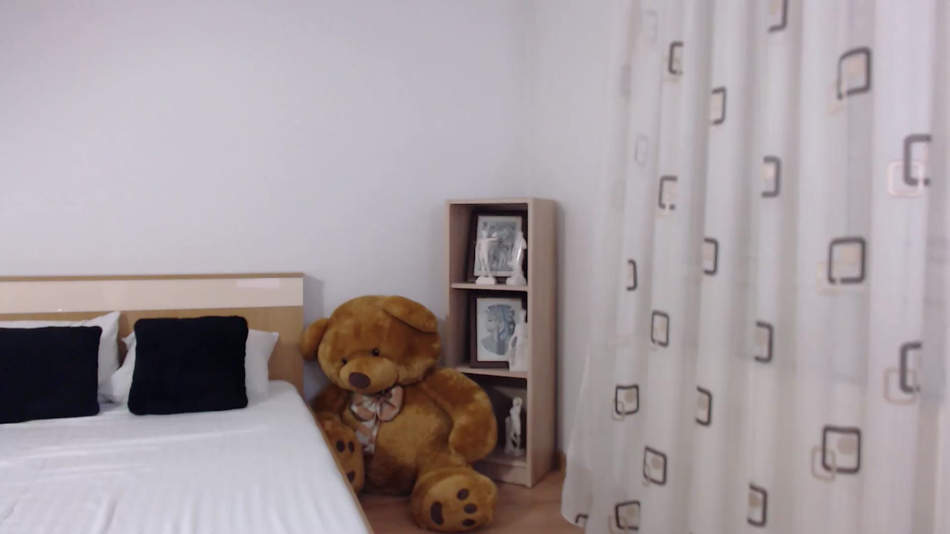 Gallery image thumbnail from LoryBell's myfreecams stream on, 07/16/2024, 24:03 image 14 of 20
