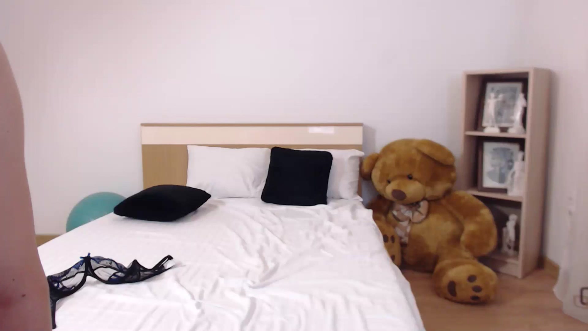 Gallery image thumbnail from LoryBell's myfreecams stream on, 07/17/2024, 02:03 image 16 of 20