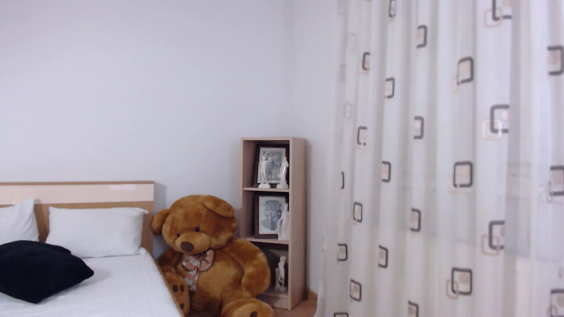 Gallery image thumbnail from LoryBell's myfreecams stream on, 07/18/2024, 24:12 image 13 of 20