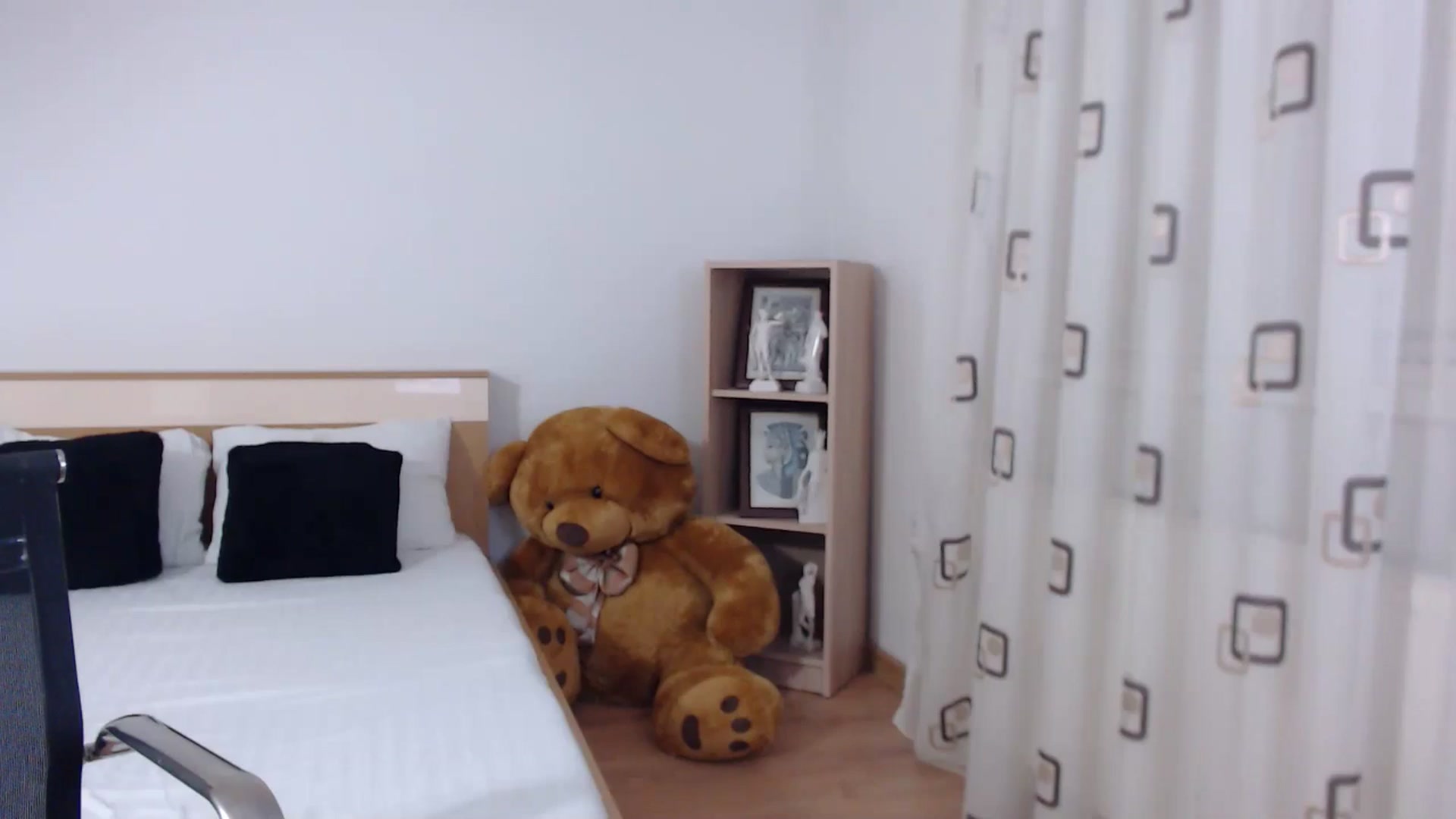 Gallery image thumbnail from LoryBell's myfreecams stream on, 07/19/2024, 01:00 image 9 of 20