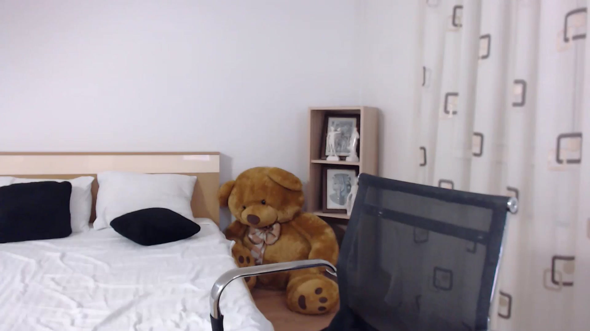 Gallery image thumbnail from LoryBell's myfreecams stream on, 07/21/2024, 02:15 image 2 of 20
