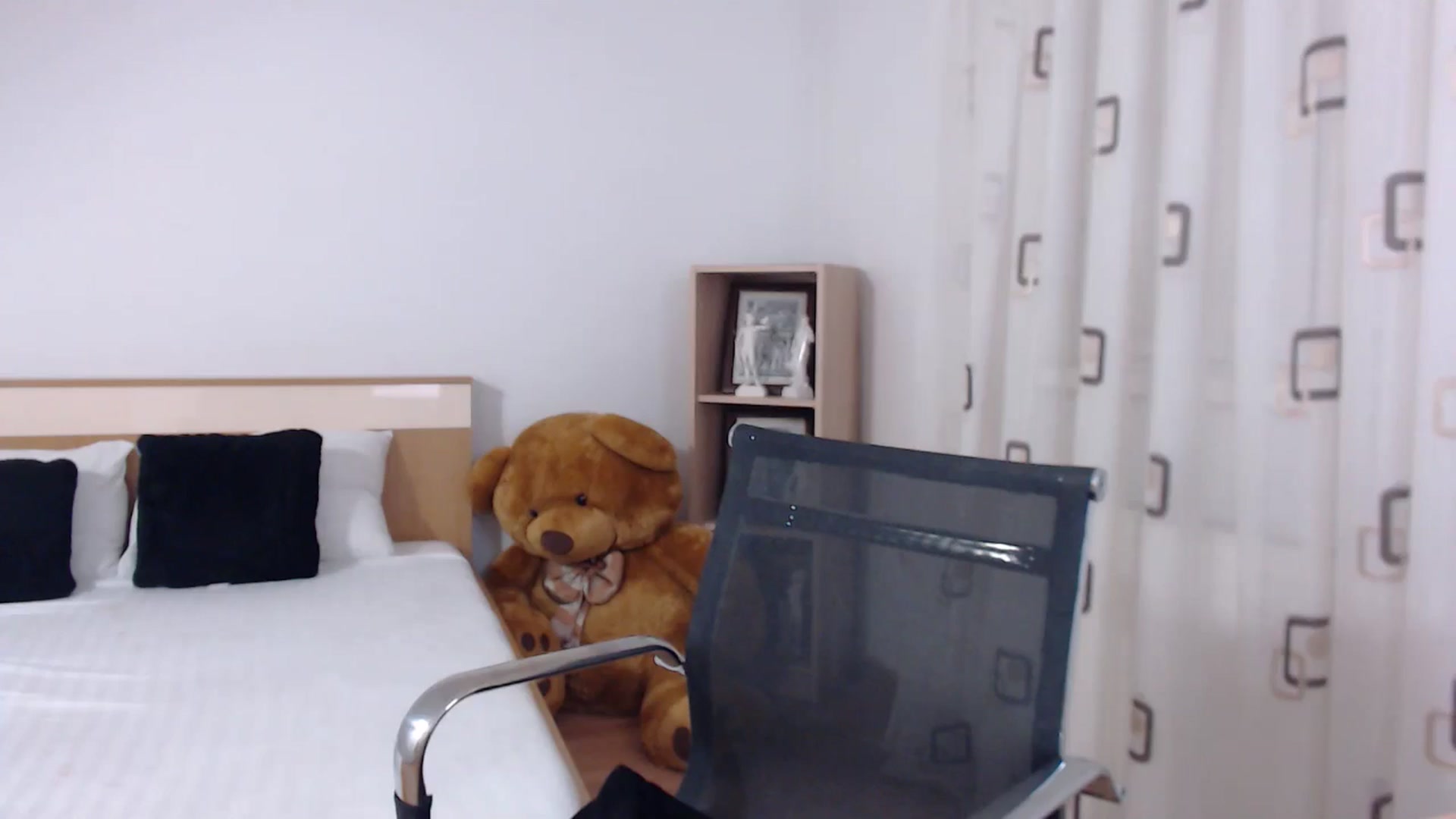 Gallery image thumbnail from LoryBell's myfreecams stream on, 07/21/2024, 22:07 image 11 of 20