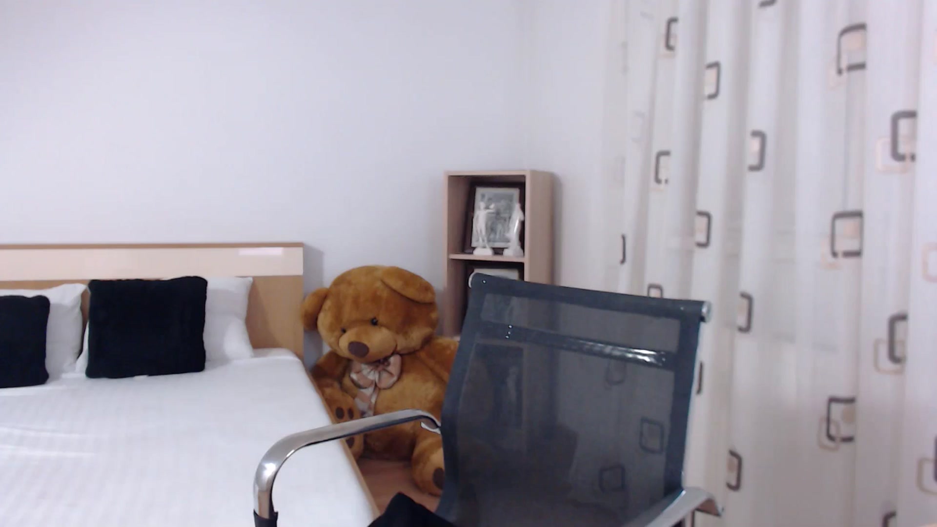 Gallery image thumbnail from LoryBell's myfreecams stream on, 07/21/2024, 22:07 image 10 of 20