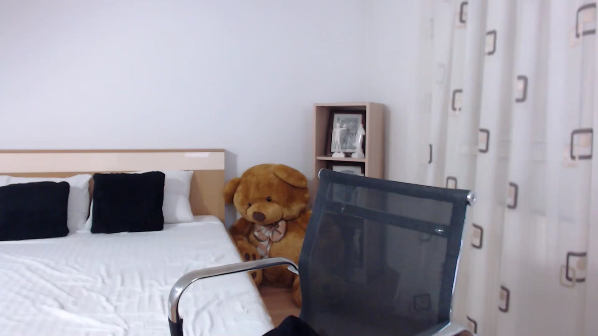 Gallery image thumbnail from LoryBell's myfreecams stream on, 07/21/2024, 23:10 image 11 of 20
