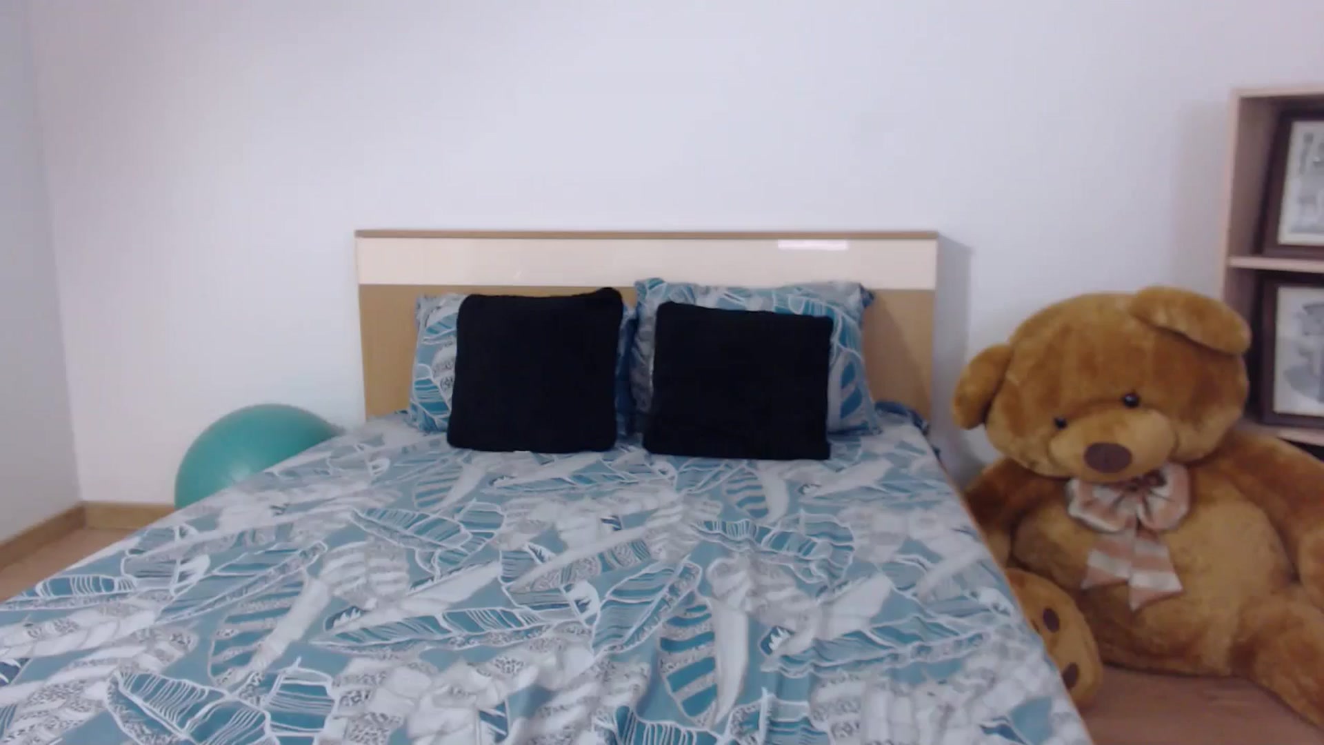 Gallery image thumbnail from LoryBell's myfreecams stream on, 07/26/2024, 24:02 image 11 of 20