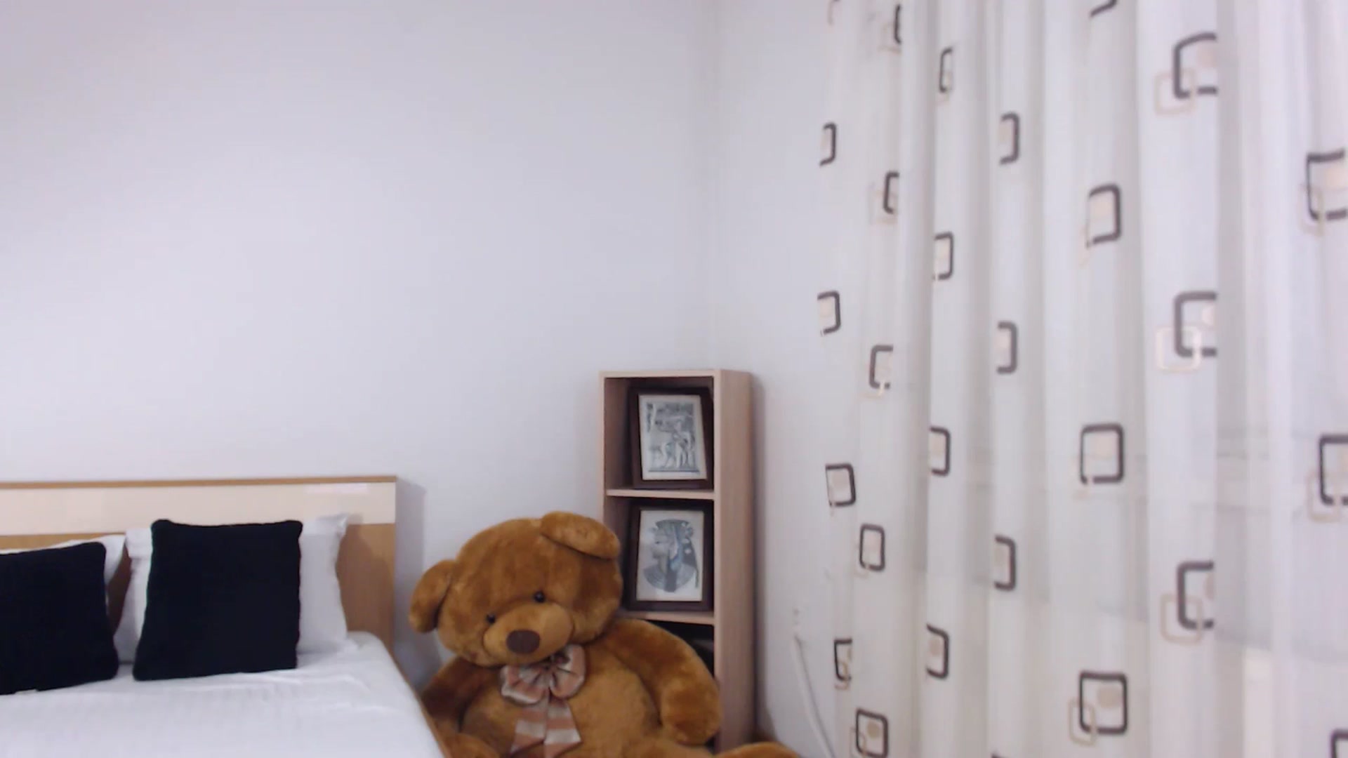 Gallery image thumbnail from LoryBell's myfreecams stream on, 07/27/2024, 24:03 image 10 of 20
