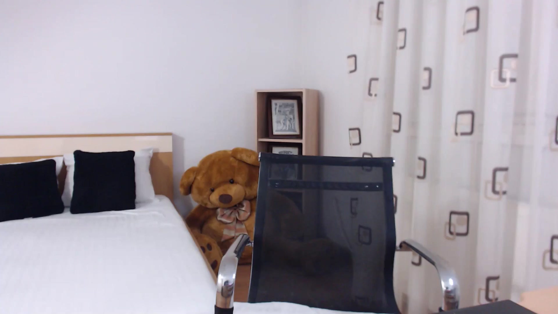 Gallery image thumbnail from LoryBell's myfreecams stream on, 07/27/2024, 24:03 image 13 of 20