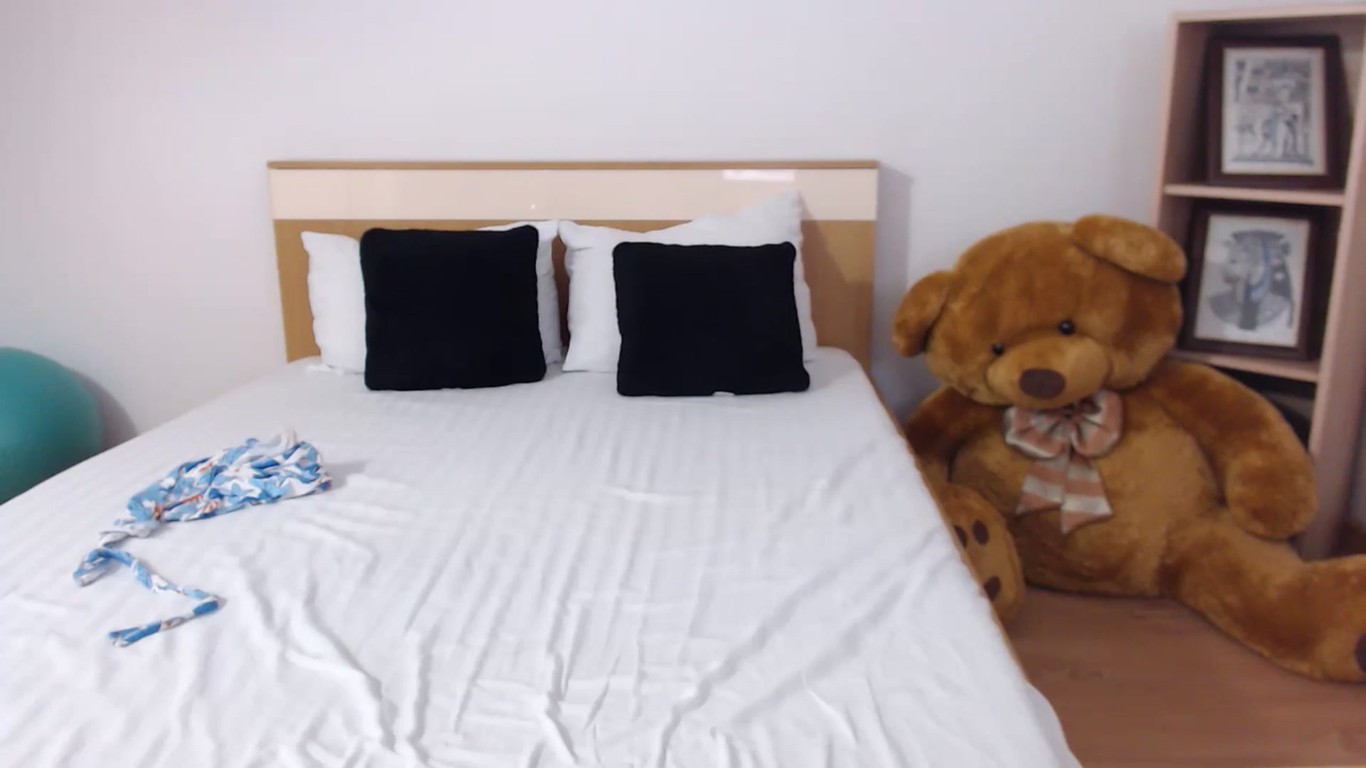 Gallery image thumbnail from LoryBell's myfreecams stream on, 07/28/2024, 24:59 image 20 of 20