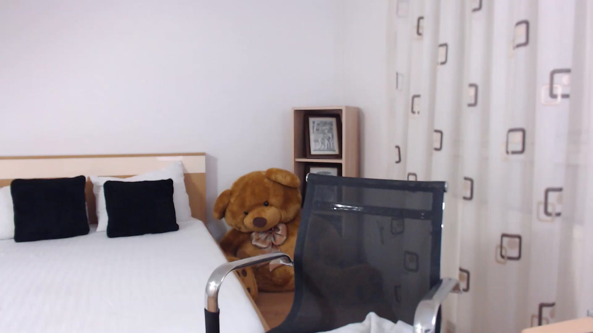 Gallery image thumbnail from LoryBell's myfreecams stream on, 07/28/2024, 22:30 image 16 of 20