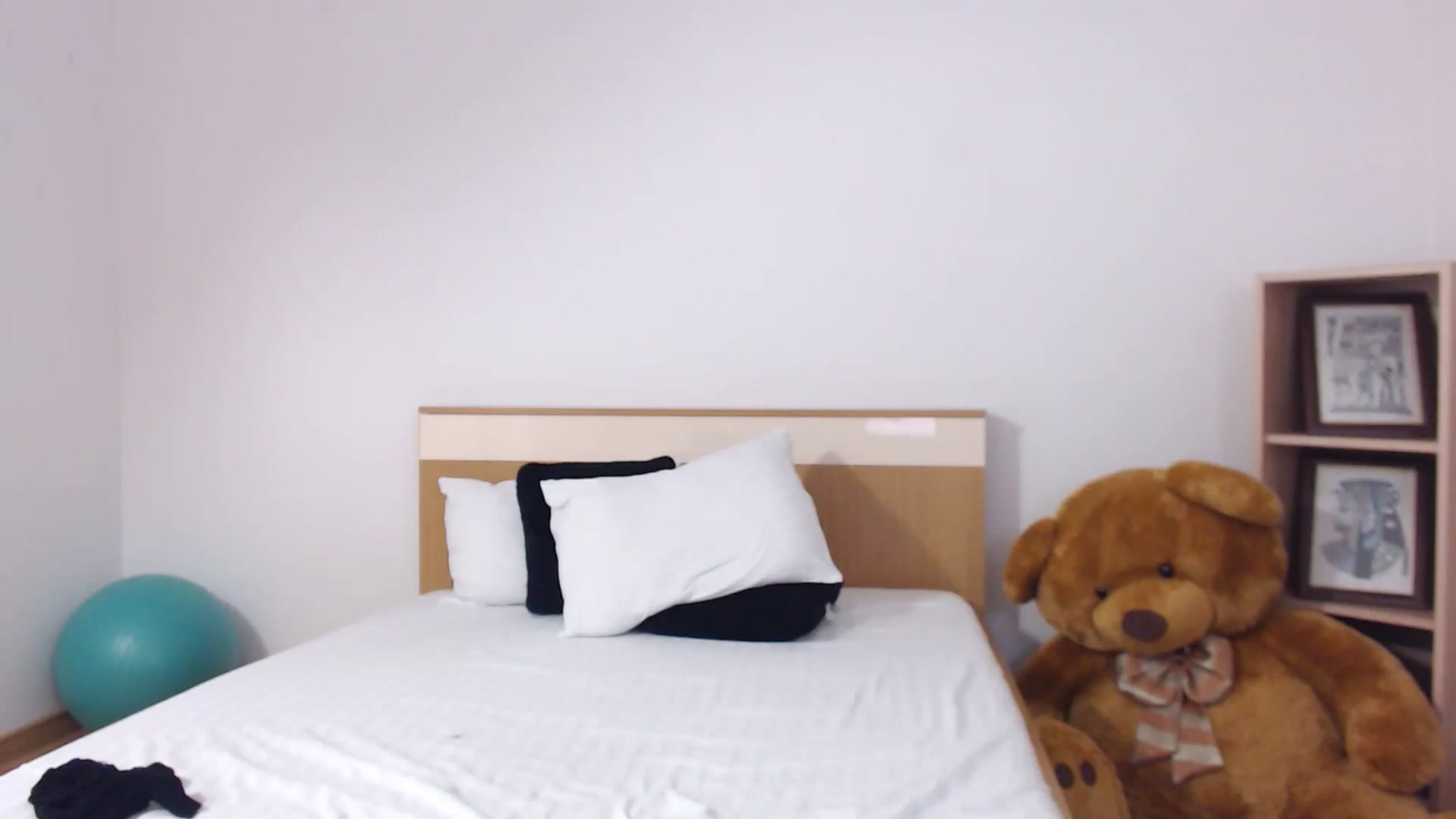 Gallery image thumbnail from LoryBell's myfreecams stream on, 07/29/2024, 01:29 image 15 of 20