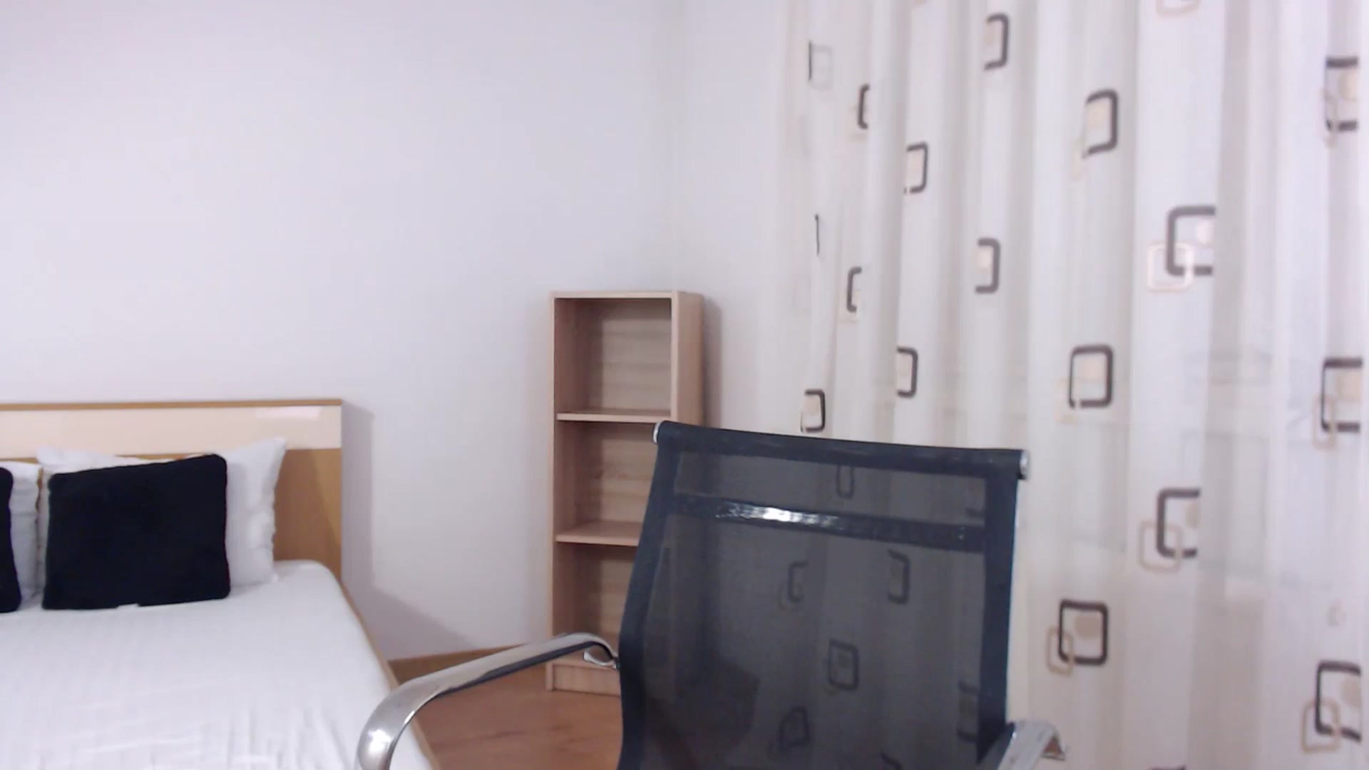 Gallery image thumbnail from LoryBell's myfreecams stream on, 07/31/2024, 24:06 image 16 of 20