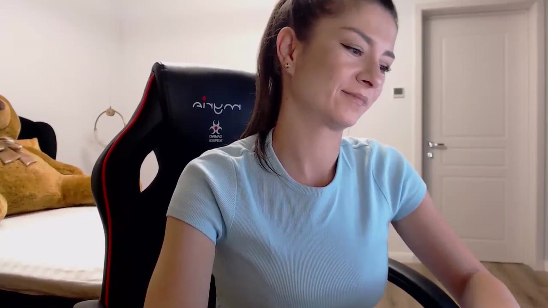 Gallery image thumbnail from LoryBell's myfreecams stream on, 09/15/2024, 22:30 image 6 of 20