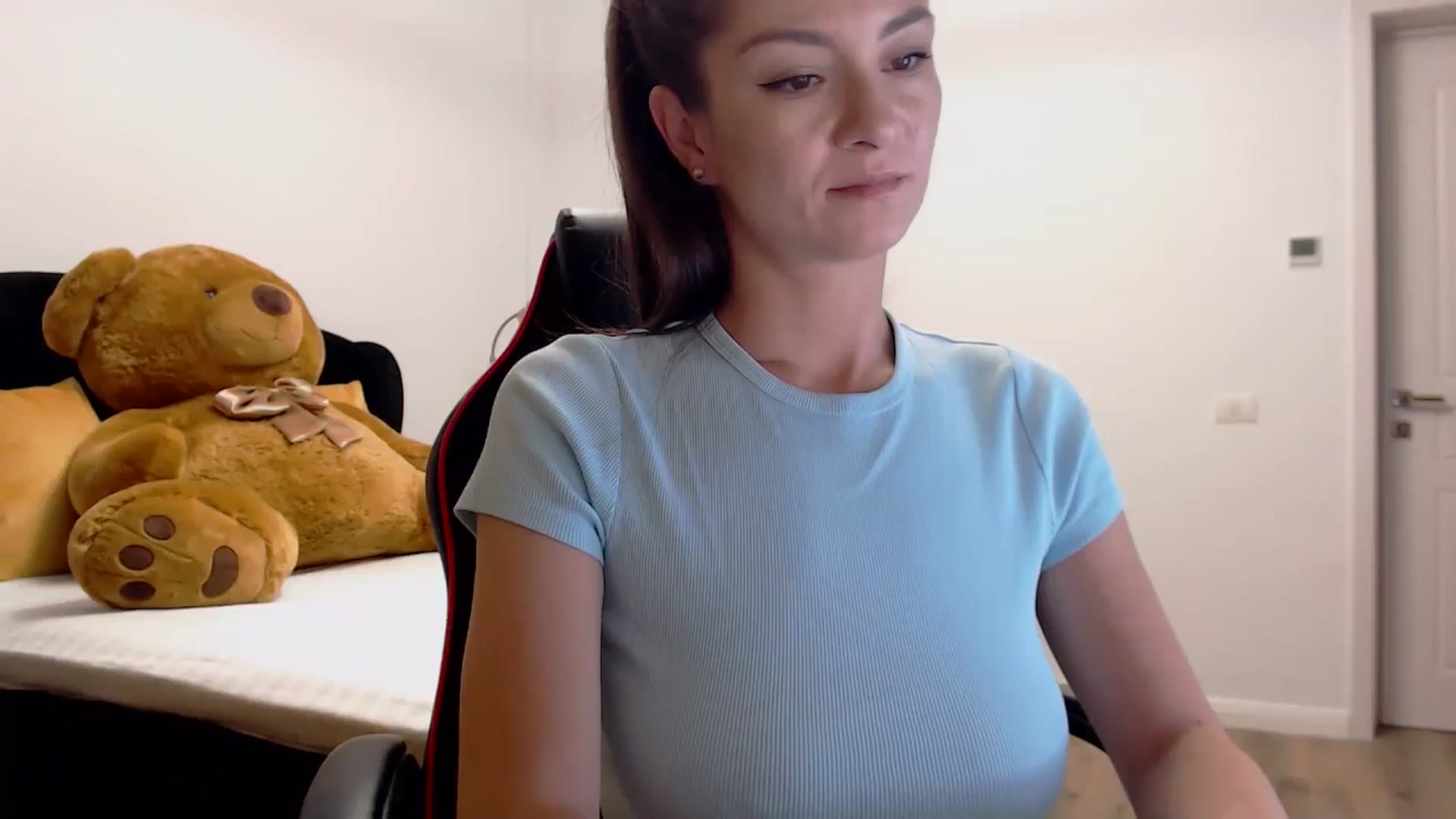 Gallery image thumbnail from LoryBell's myfreecams stream on, 09/16/2024, 24:02 image 5 of 20