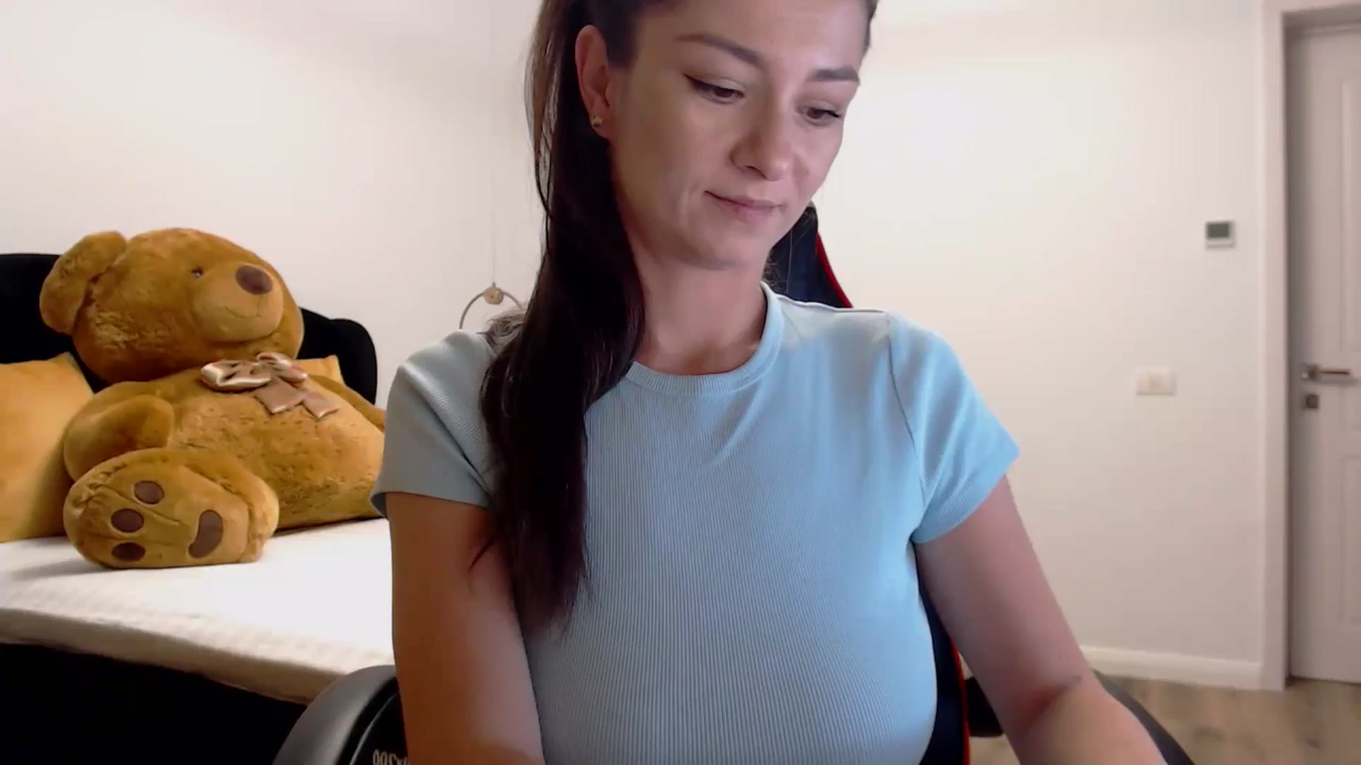 Gallery image thumbnail from LoryBell's myfreecams stream on, 09/16/2024, 24:02 image 6 of 20