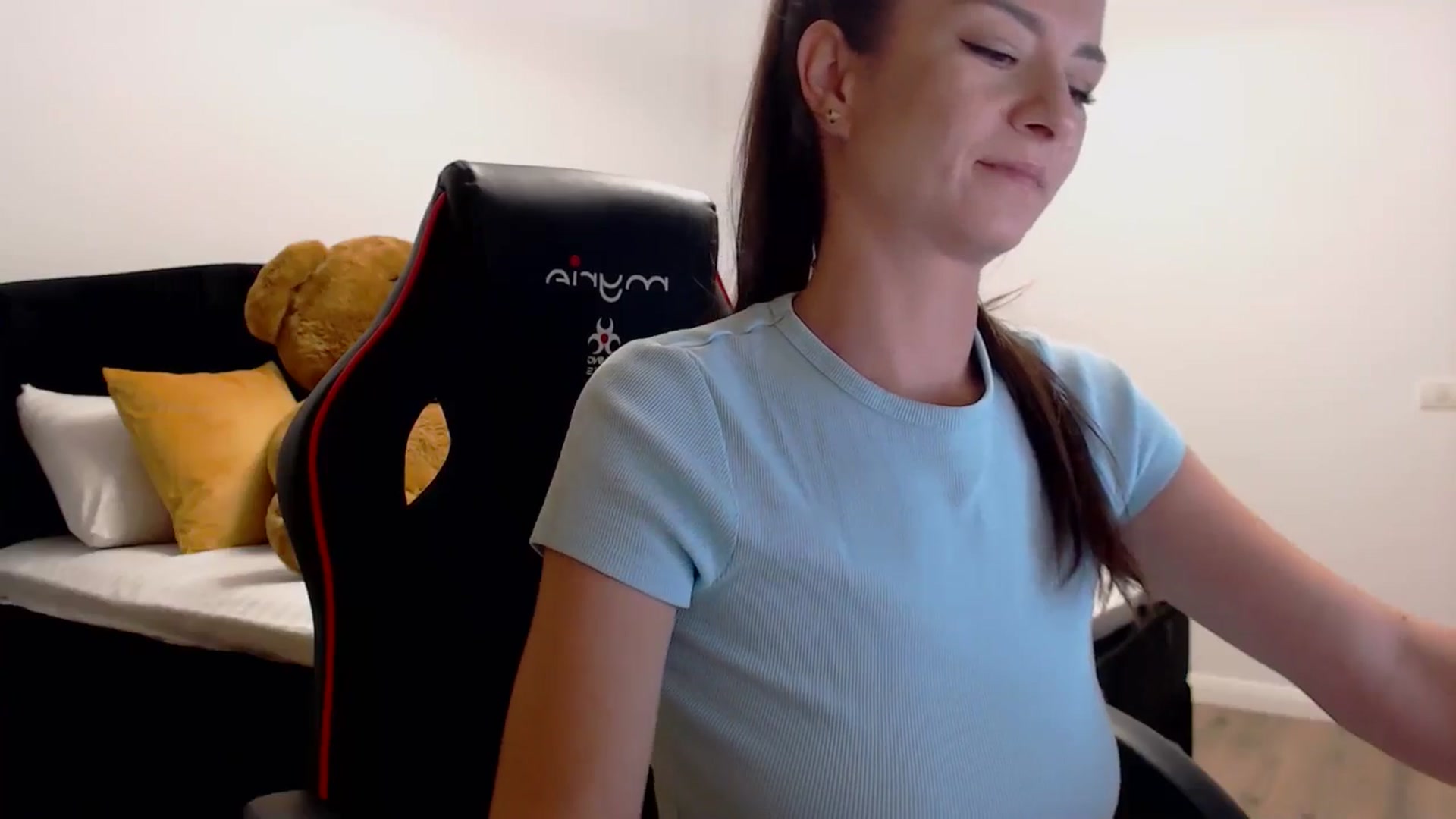 Gallery image thumbnail from LoryBell's myfreecams stream on, 09/16/2024, 24:45 image 18 of 20