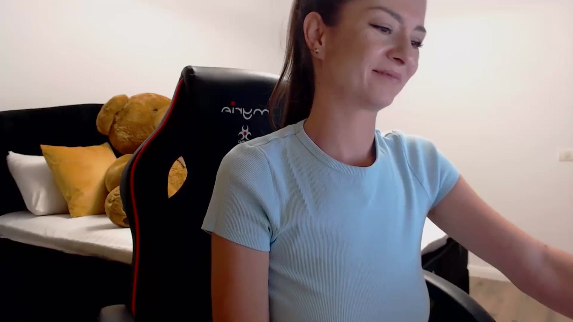 Gallery image thumbnail from LoryBell's myfreecams stream on, 09/16/2024, 24:45 image 12 of 20