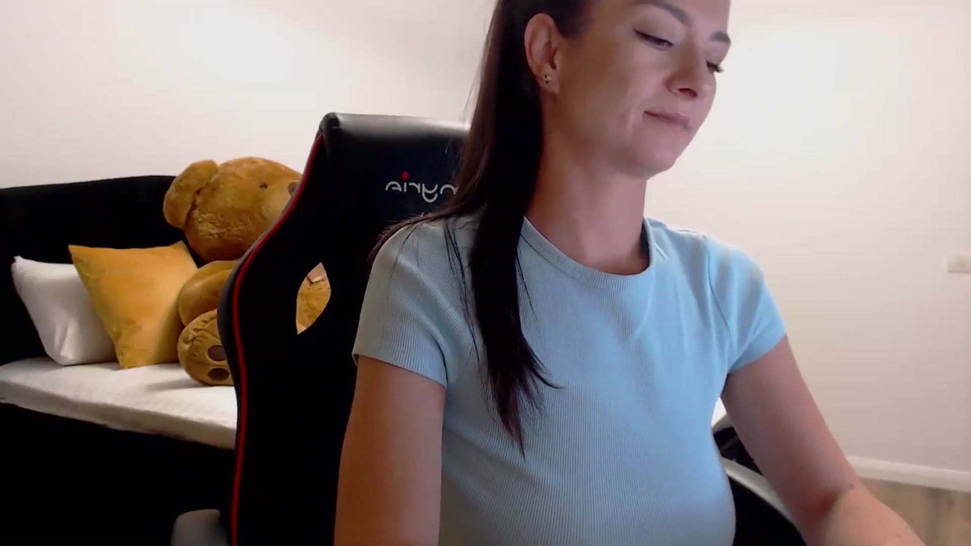 Gallery image thumbnail from LoryBell's myfreecams stream on, 09/16/2024, 24:45 image 15 of 20