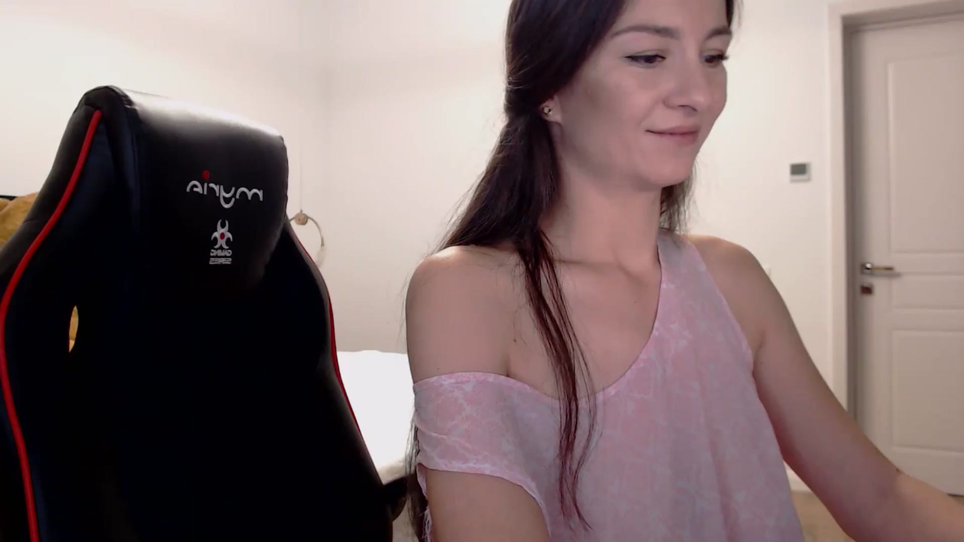 Gallery image thumbnail from LoryBell's myfreecams stream on, 09/19/2024, 24:15 image 5 of 20