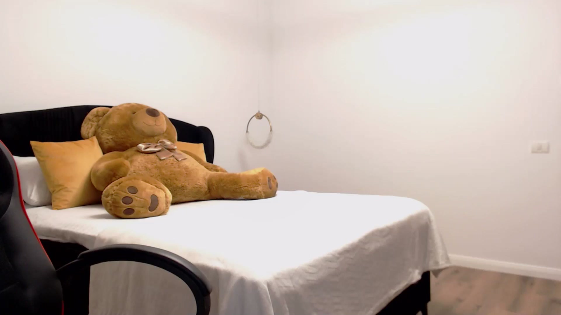 Gallery image thumbnail from LoryBell's myfreecams stream on, 09/19/2024, 24:15 image 9 of 20