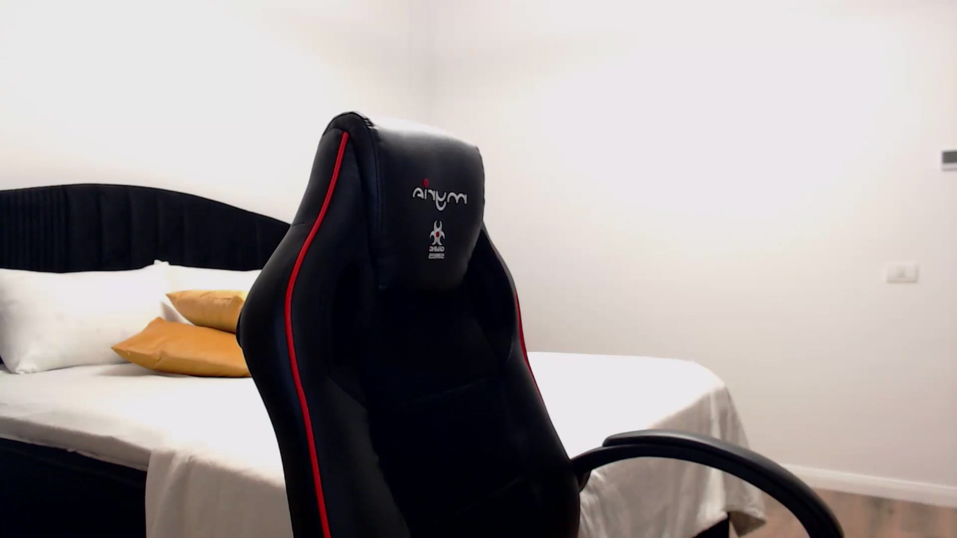 Gallery image thumbnail from LoryBell's myfreecams stream on, 09/20/2024, 01:13 image 10 of 20
