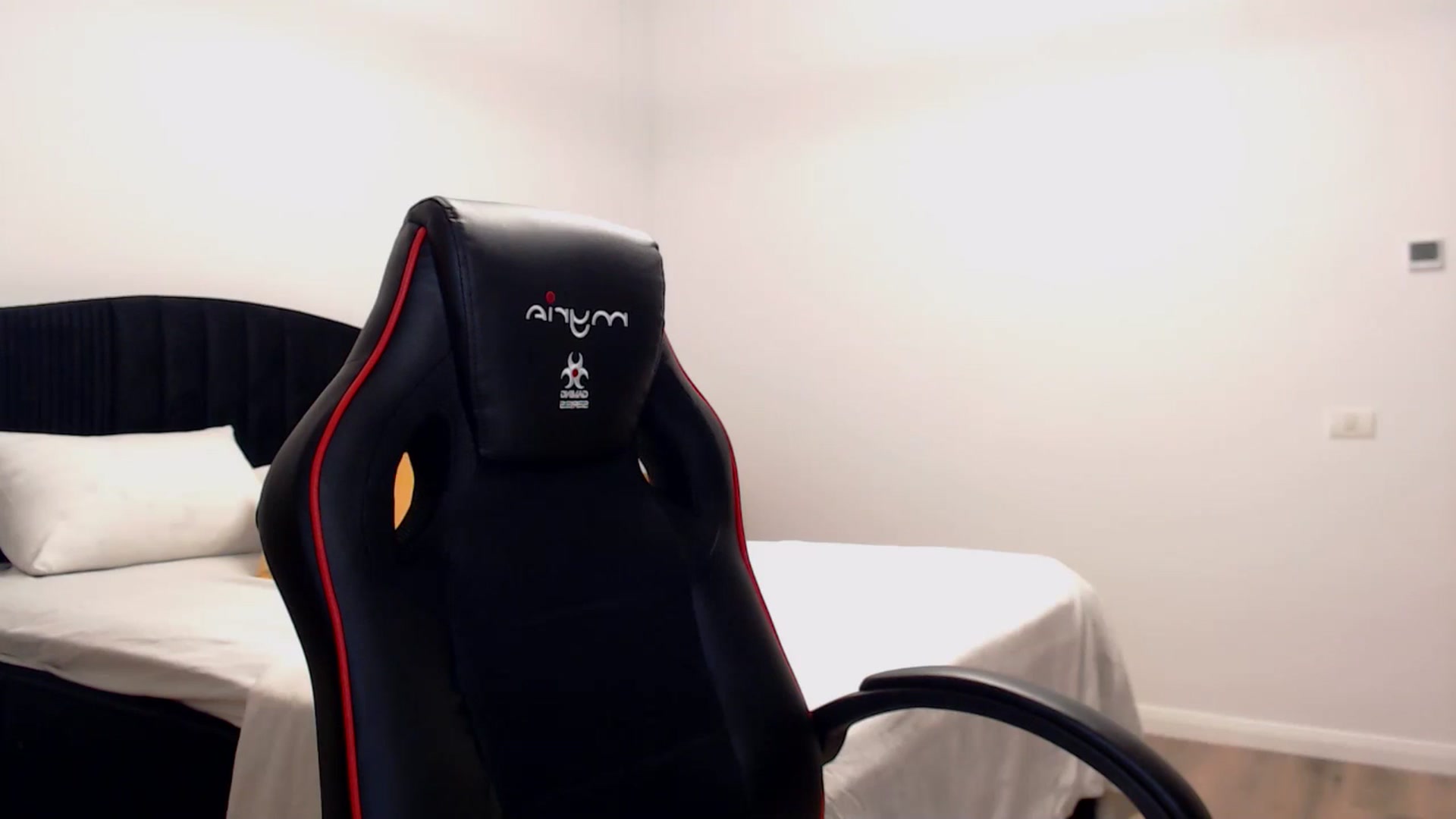 Gallery image thumbnail from LoryBell's myfreecams stream on, 09/22/2024, 23:16 image 16 of 20