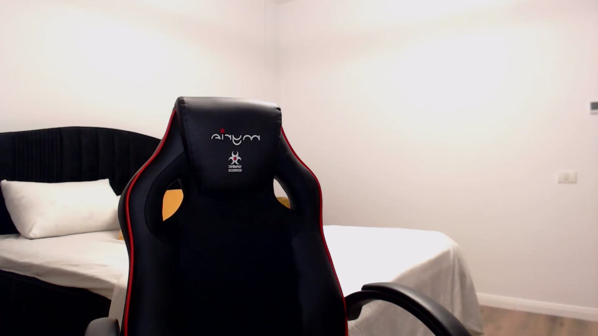 Gallery image thumbnail from LoryBell's myfreecams stream on, 09/23/2024, 01:04 image 2 of 20