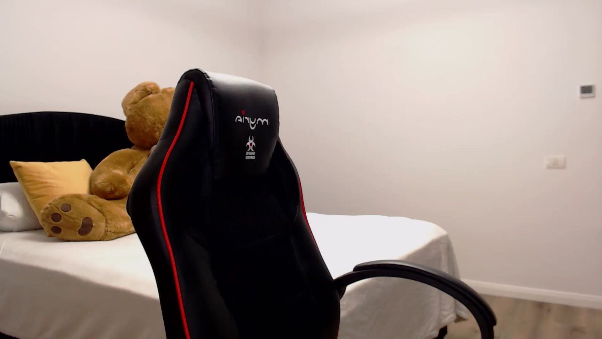 Gallery image thumbnail from LoryBell's myfreecams stream on, 10/02/2024, 24:02 image 13 of 20