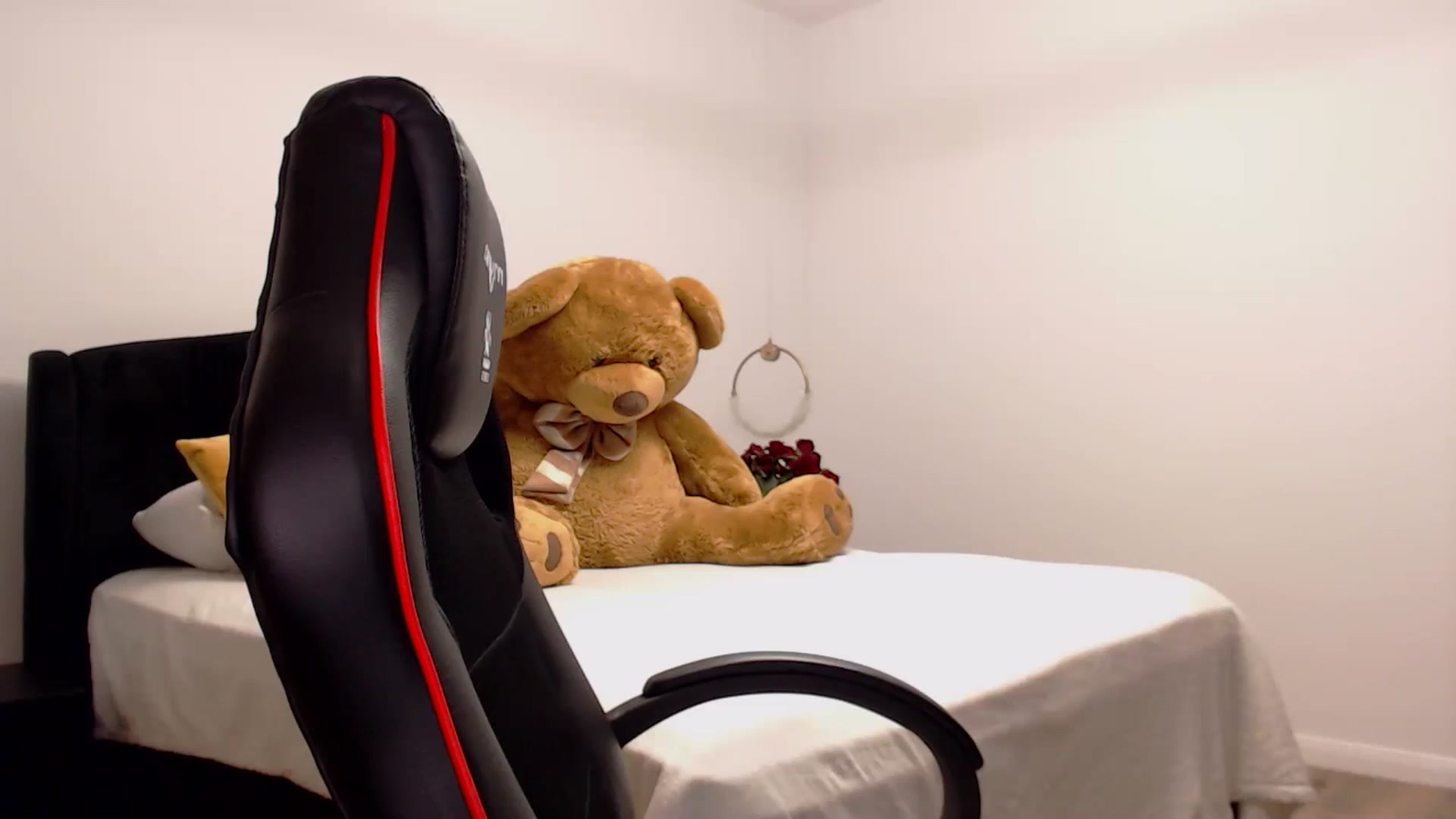 Gallery image thumbnail from LoryBell's myfreecams stream on, 10/03/2024, 24:04 image 14 of 20