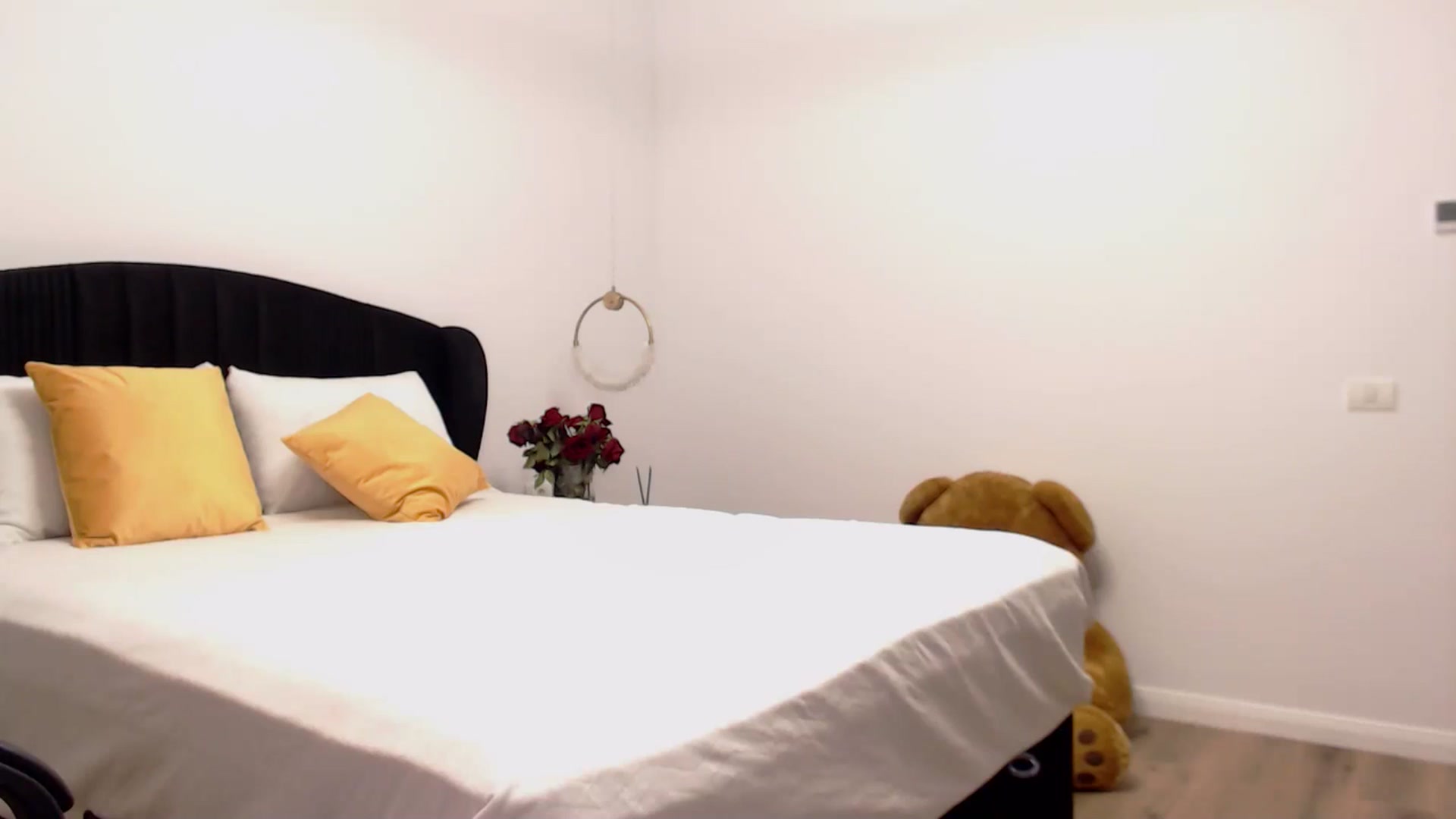 Gallery image thumbnail from LoryBell's myfreecams stream on, 10/03/2024, 23:52 image 6 of 20