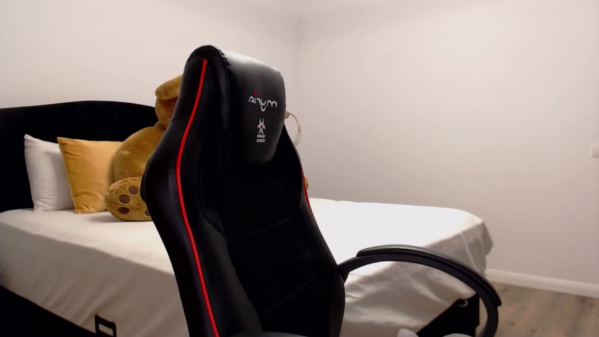Gallery image thumbnail from LoryBell's myfreecams stream on, 10/10/2024, 24:17 image 1 of 20