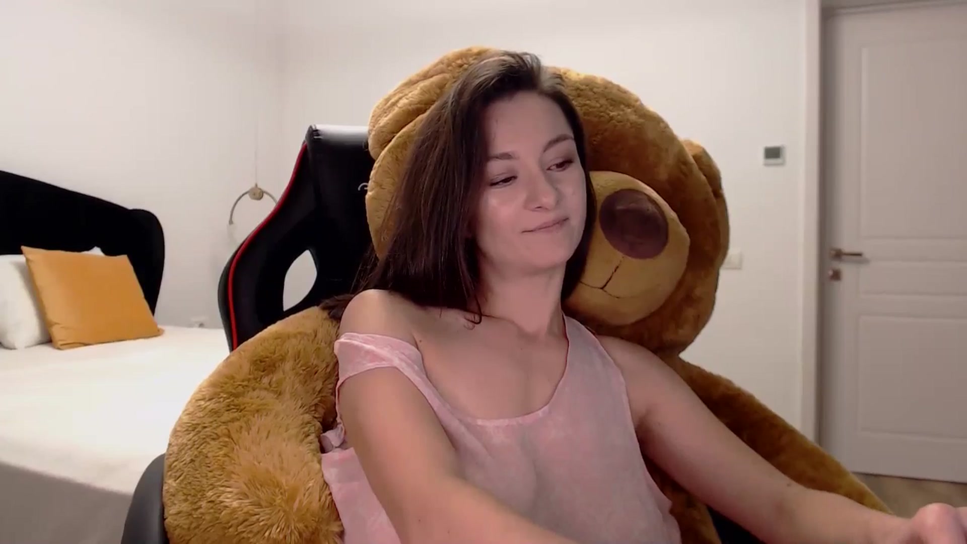 Gallery image thumbnail from LoryBell's myfreecams stream on, 10/11/2024, 24:40 image 13 of 20