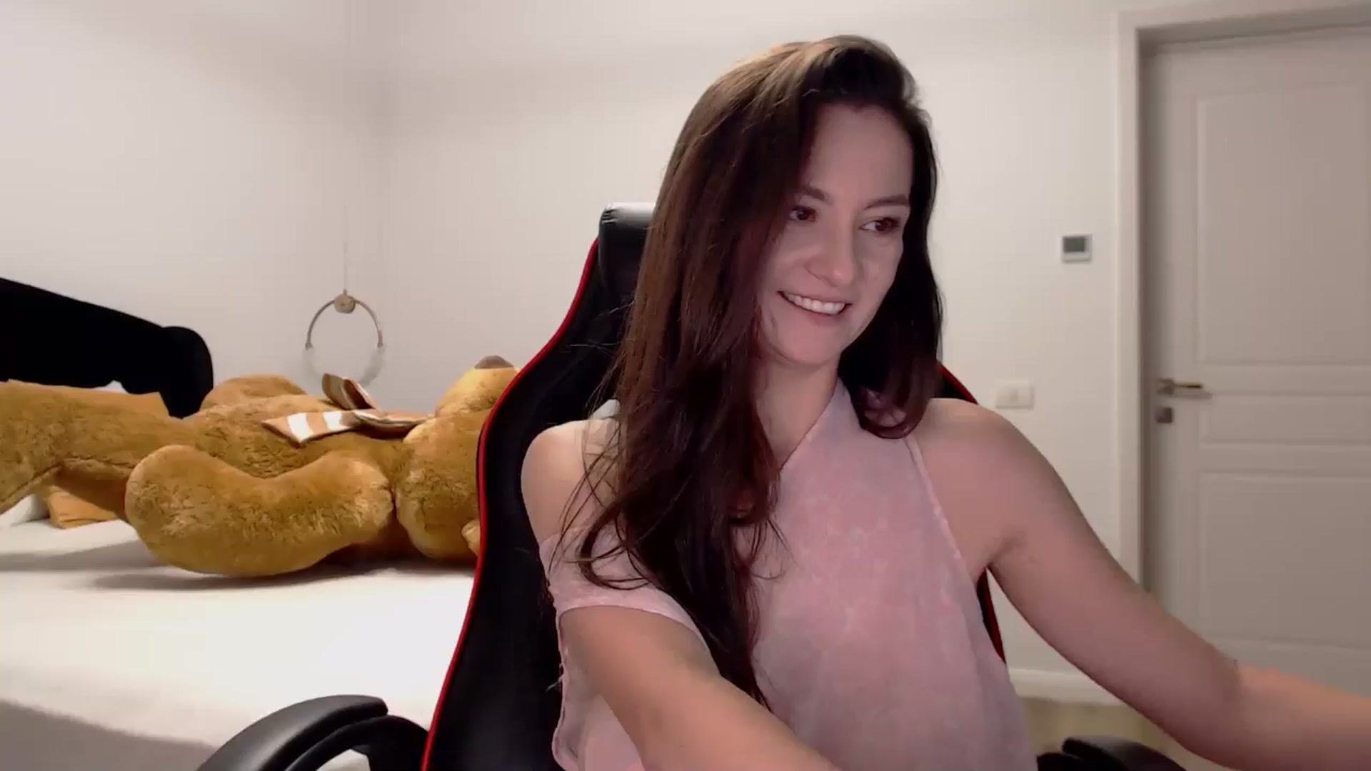 Gallery image thumbnail from LoryBell's myfreecams stream on, 10/11/2024, 24:40 image 16 of 20