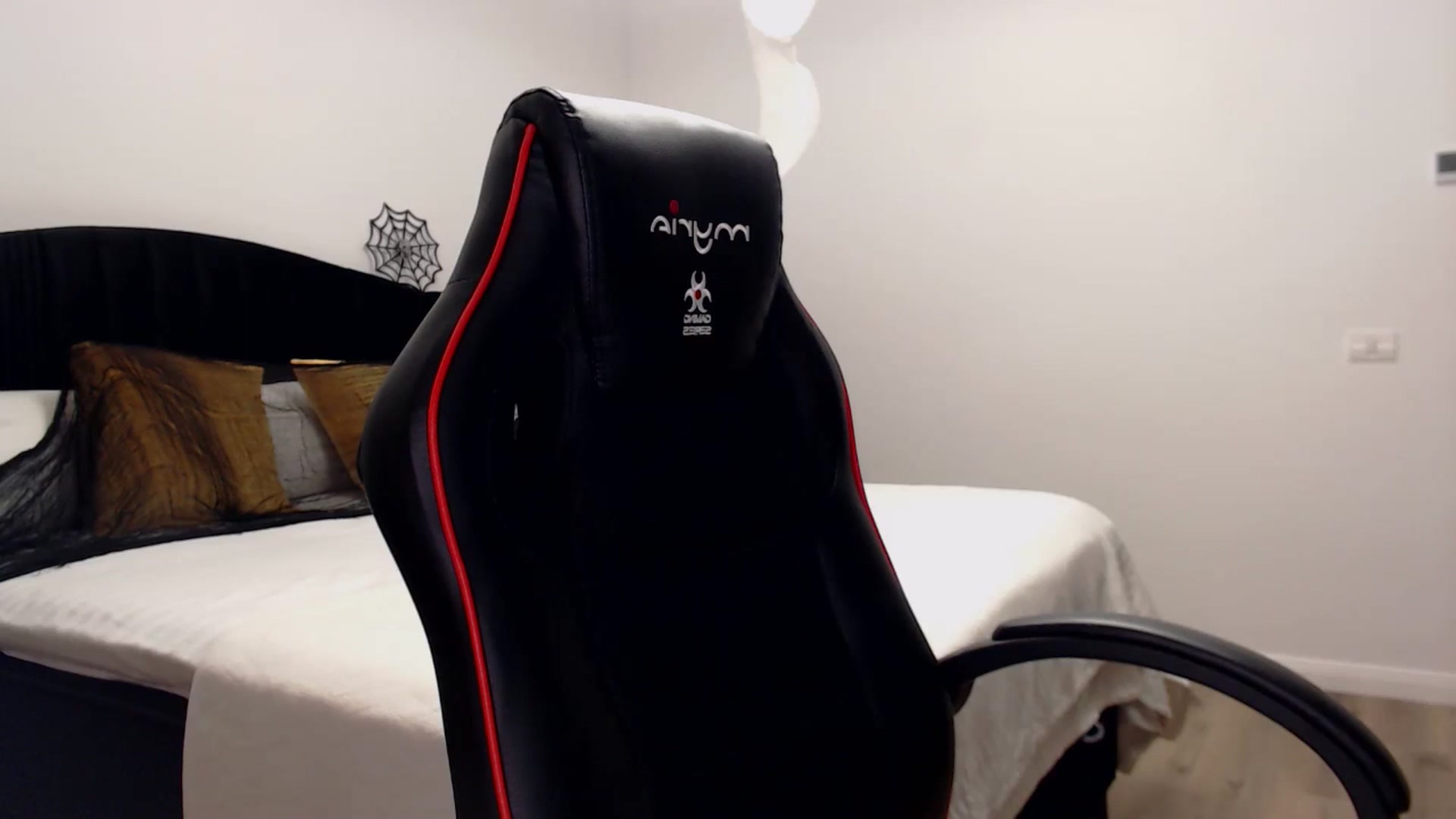 Gallery image thumbnail from LoryBell's myfreecams stream on, 10/28/2024, 24:03 image 5 of 20