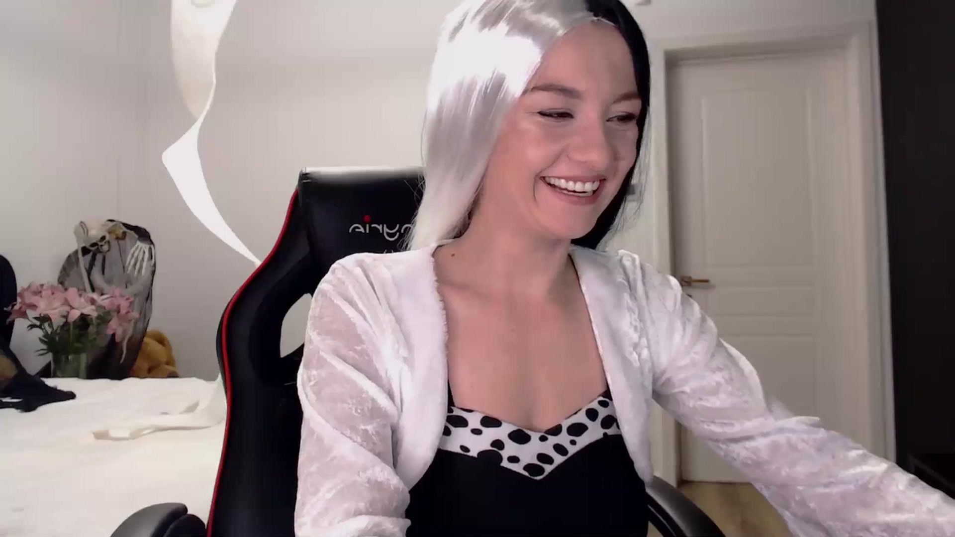 Gallery image thumbnail from LoryBell's myfreecams stream on, 10/31/2024, 24:06 image 8 of 20