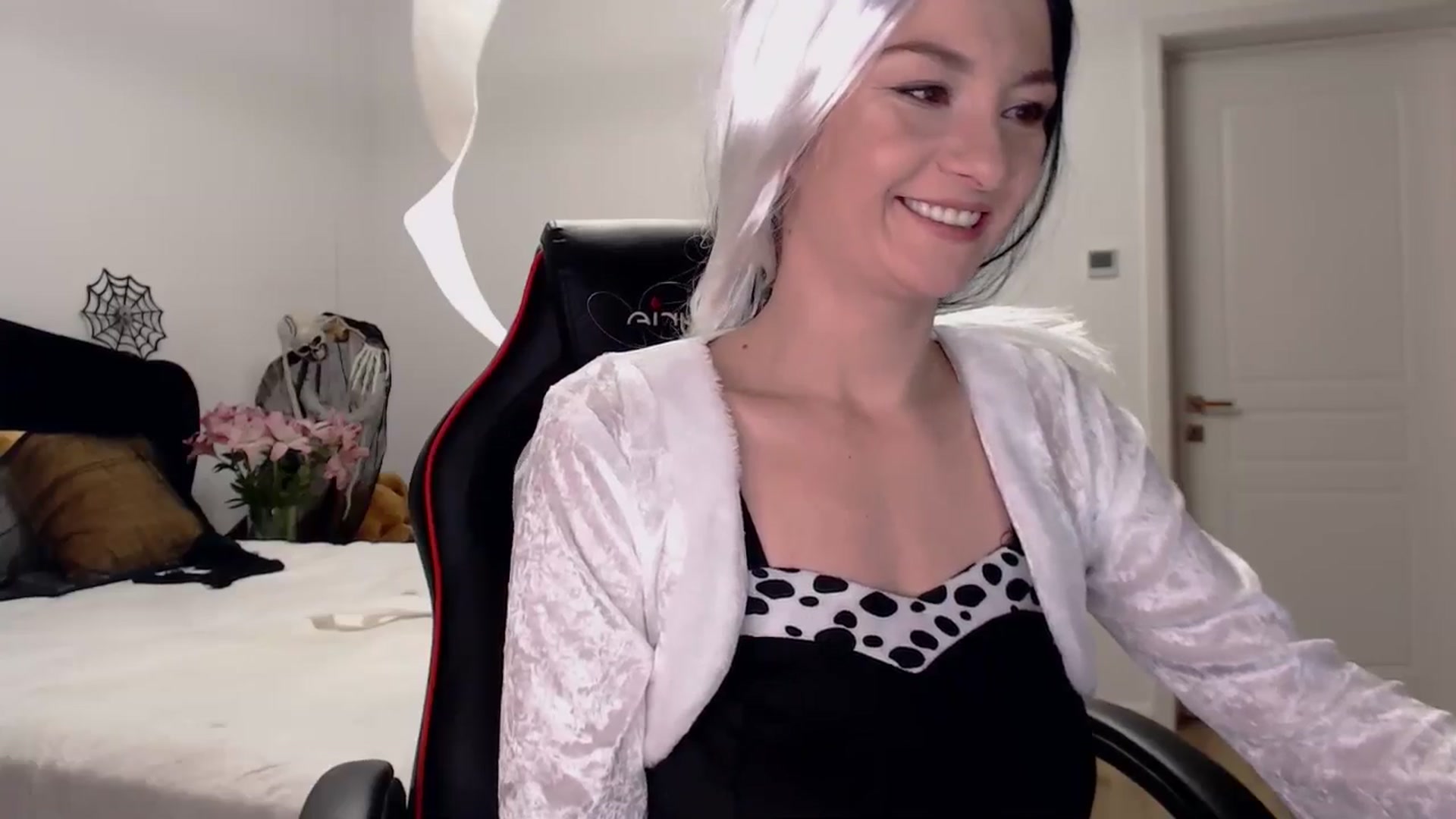 Gallery image thumbnail from LoryBell's myfreecams stream on, 10/31/2024, 24:06 image 12 of 20