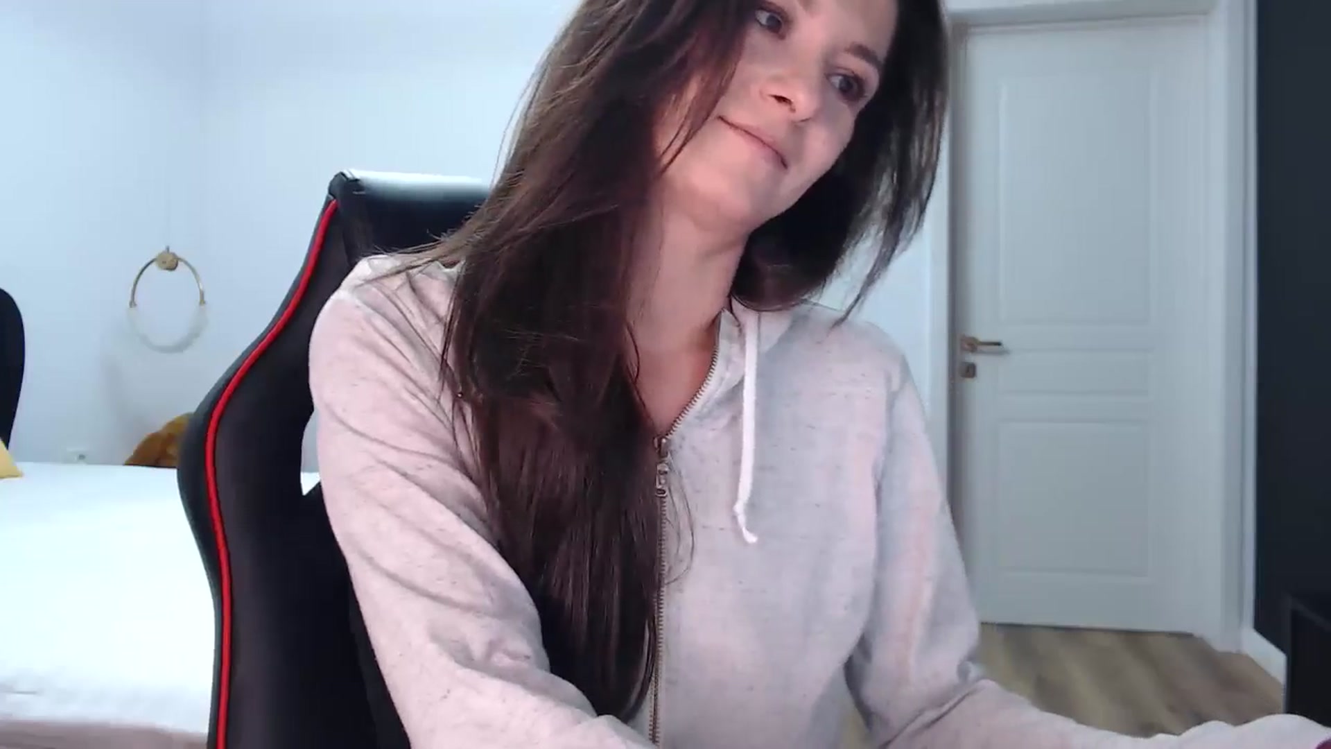 Gallery image thumbnail from LoryBell's myfreecams stream on, 11/10/2024, 01:03 image 11 of 20