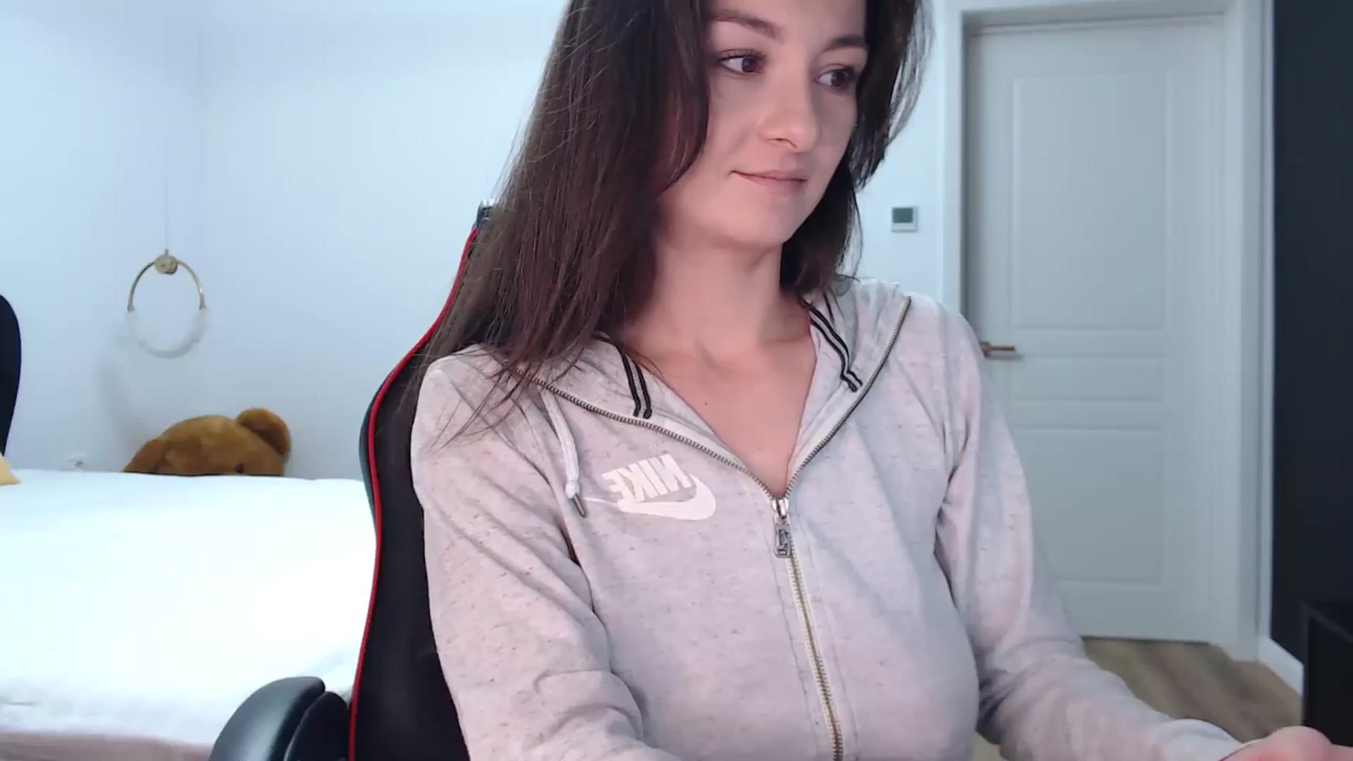 Gallery image thumbnail from LoryBell's myfreecams stream on, 11/10/2024, 01:03 image 4 of 20