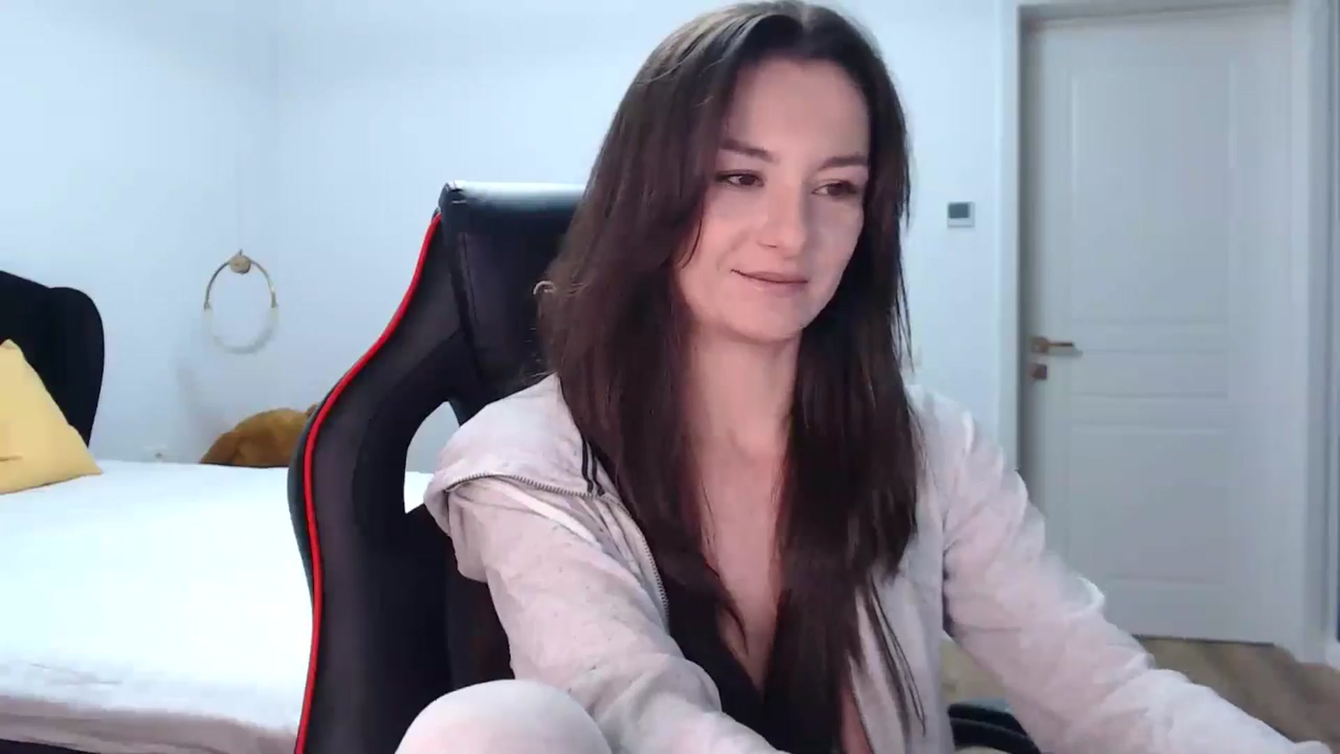 Gallery image thumbnail from LoryBell's myfreecams stream on, 11/10/2024, 01:03 image 17 of 20