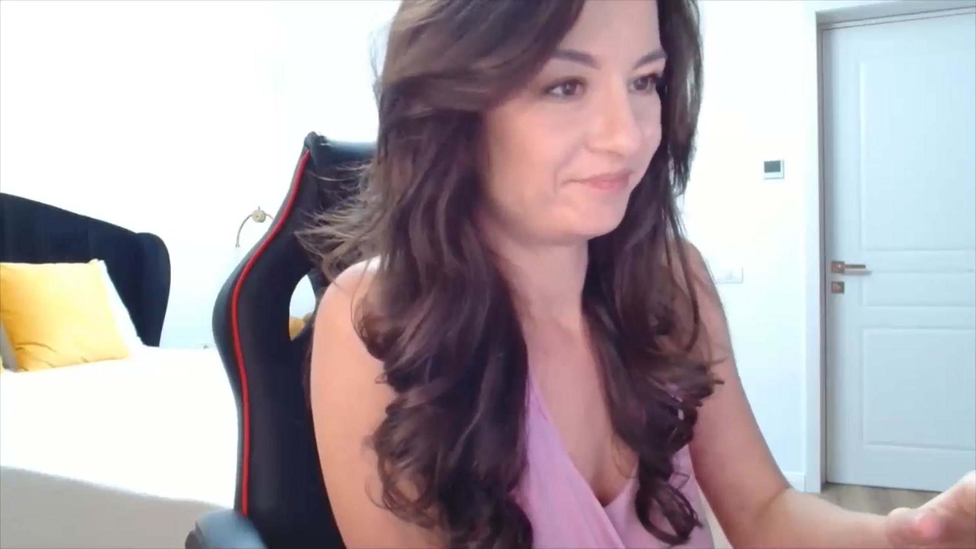 Gallery image thumbnail from LoryBell's myfreecams stream on, 11/12/2024, 01:12 image 6 of 20