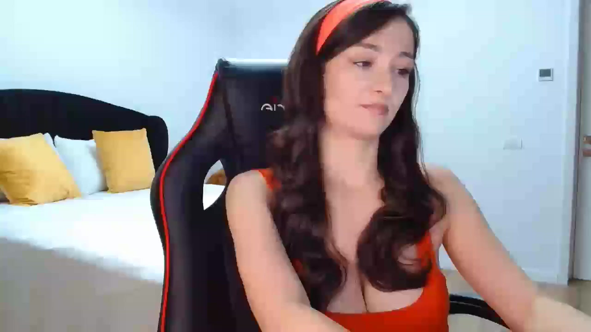 Gallery image thumbnail from LoryBell's myfreecams stream on, 11/13/2024, 24:02 image 13 of 20