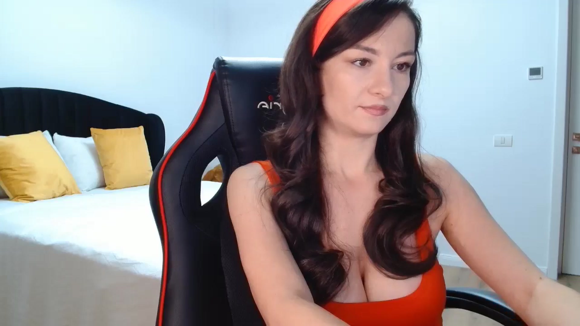 Gallery image thumbnail from LoryBell's myfreecams stream on, 11/13/2024, 24:02 image 12 of 20