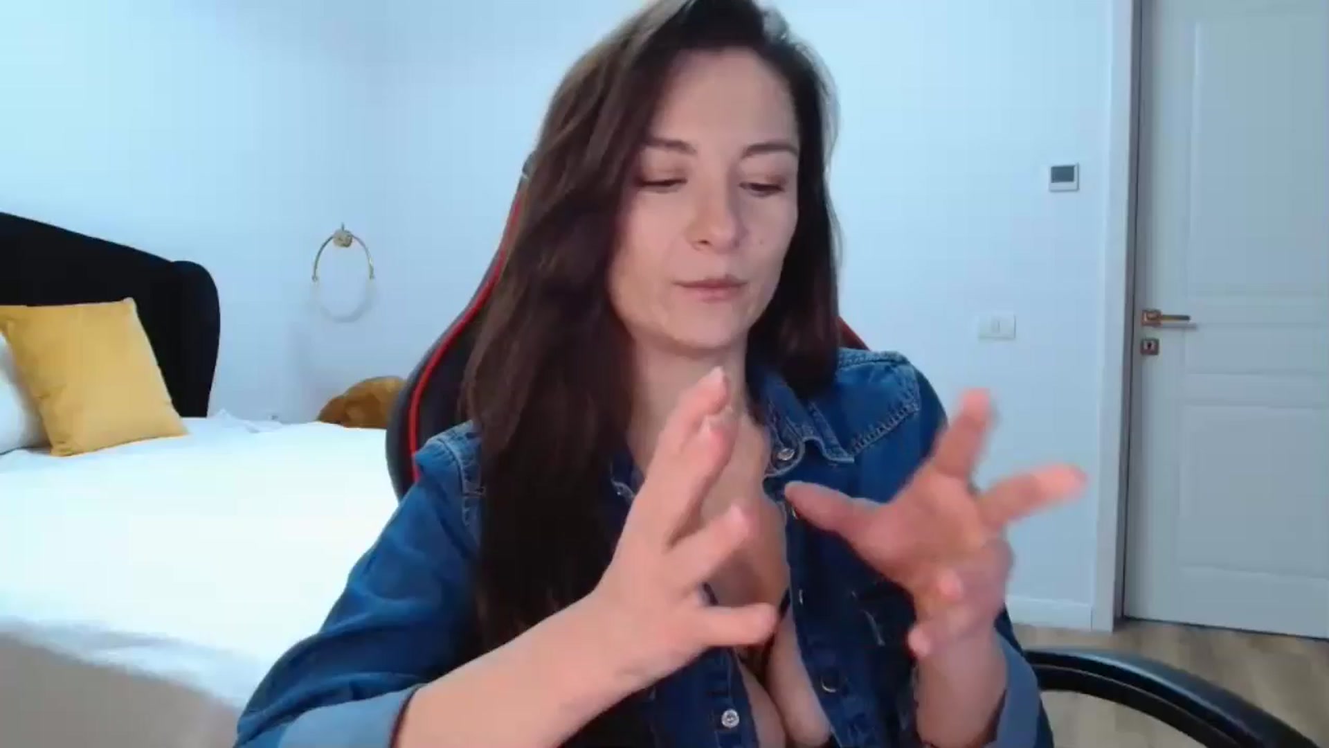Gallery image thumbnail from LoryBell's myfreecams stream on, 11/17/2024, 02:10 image 1 of 20
