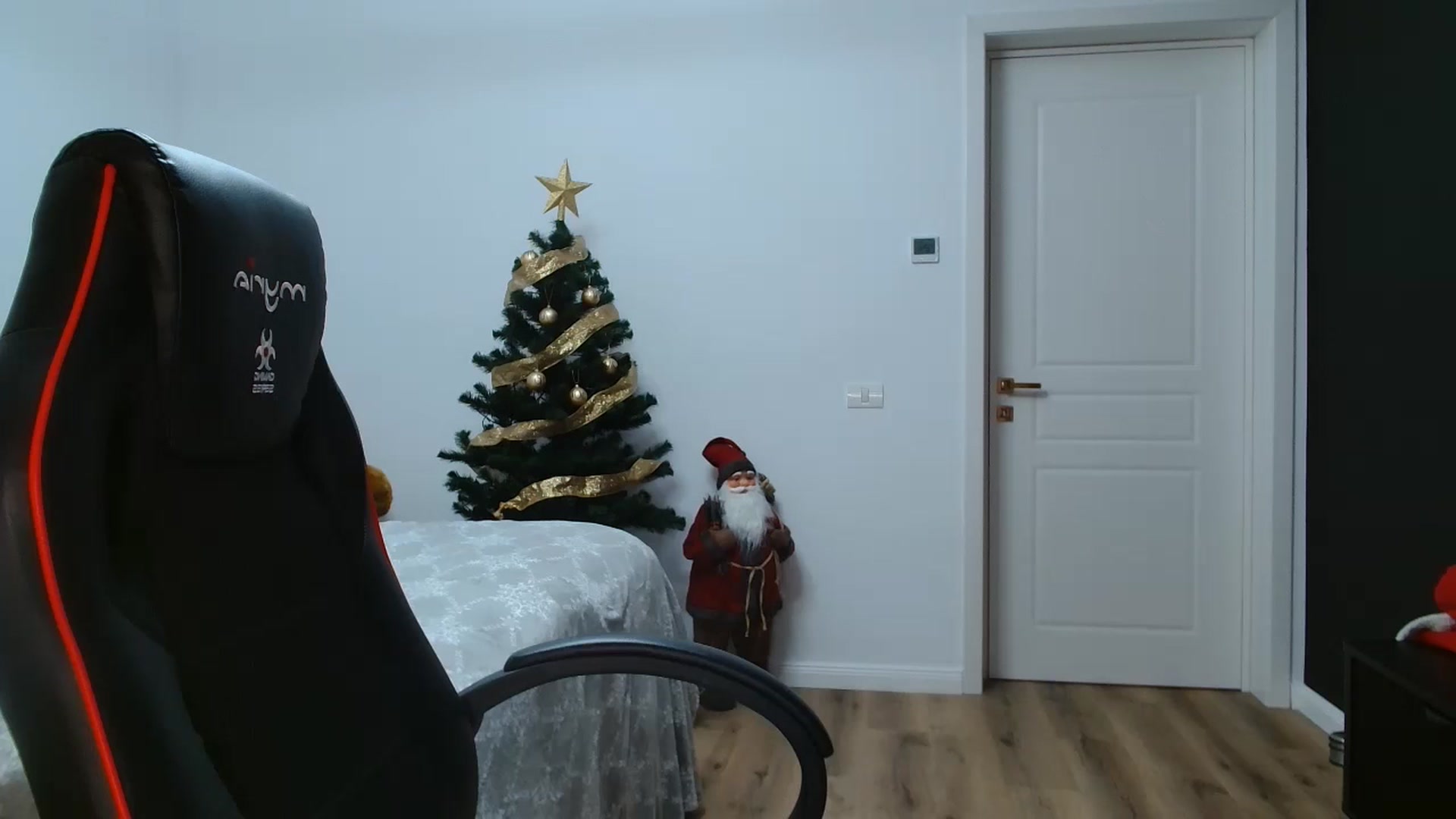 Gallery image thumbnail from LoryBell's myfreecams stream on, 12/03/2024, 24:34 image 13 of 20