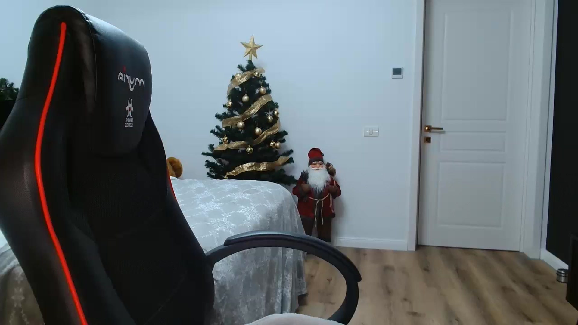 Gallery image thumbnail from LoryBell's myfreecams stream on, 12/04/2024, 01:39 image 5 of 20