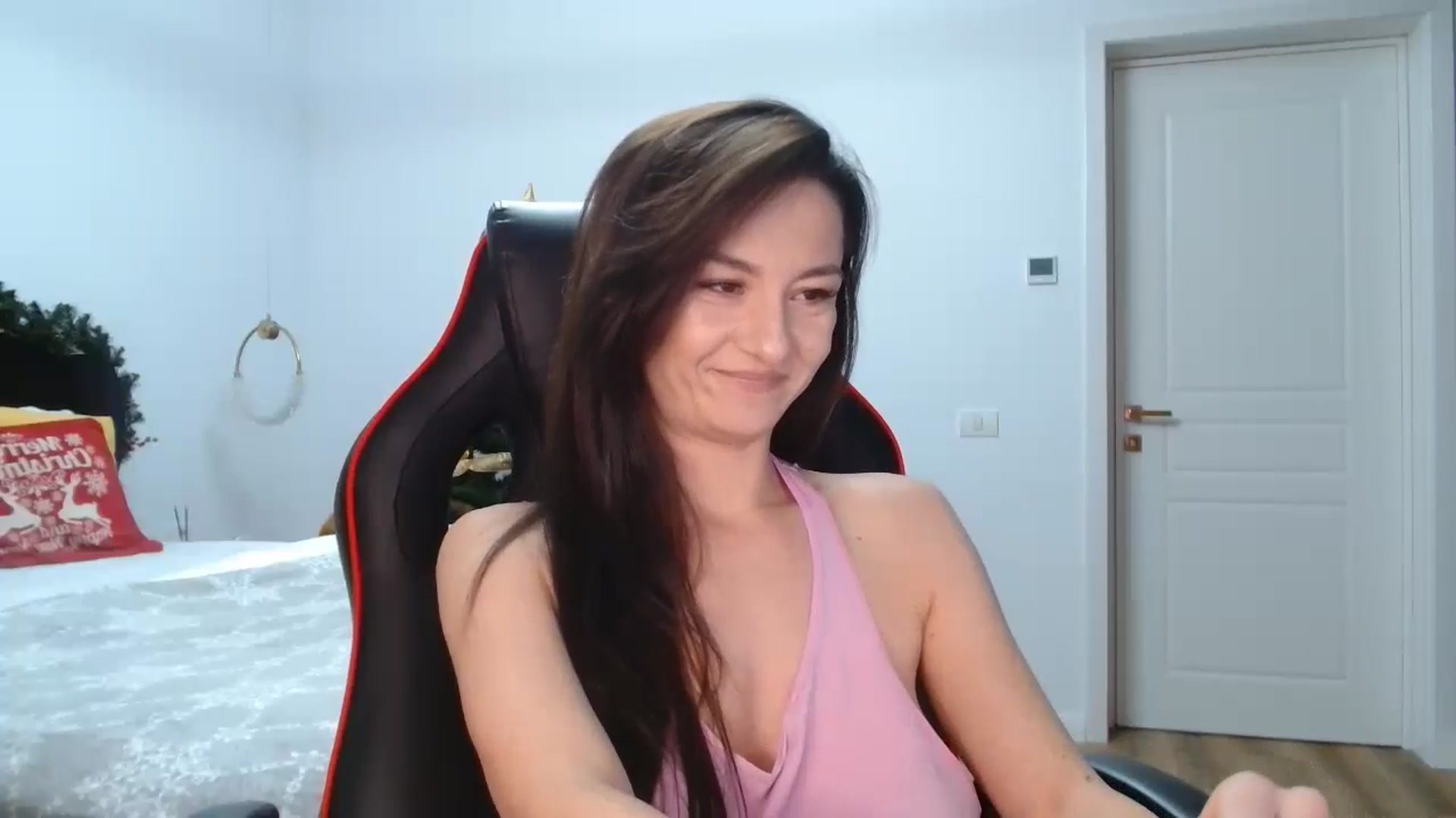 Gallery image thumbnail from LoryBell's myfreecams stream on, 12/05/2024, 24:58 image 18 of 20