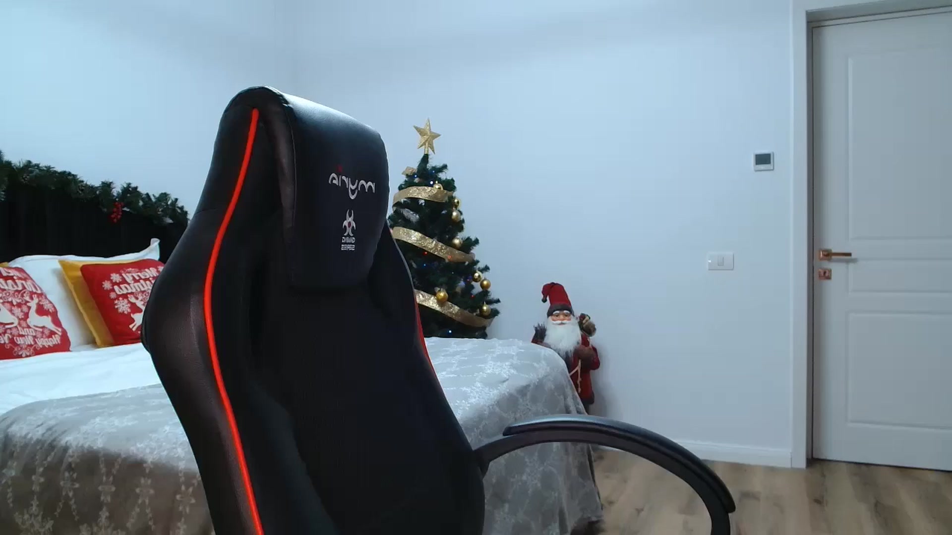 Gallery image thumbnail from LoryBell's myfreecams stream on, 12/20/2024, 02:07 image 15 of 20